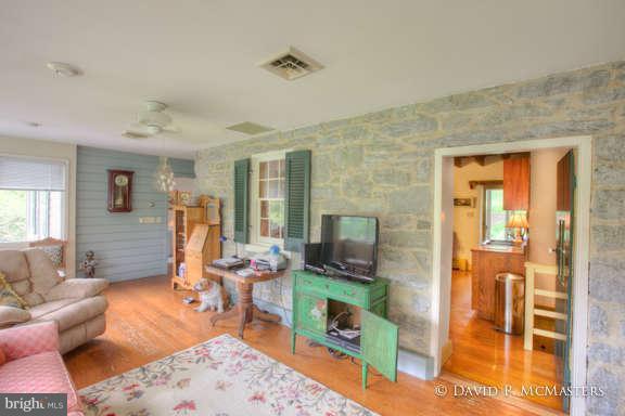 WILLOWDALE - Residential