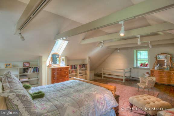 WILLOWDALE - Residential