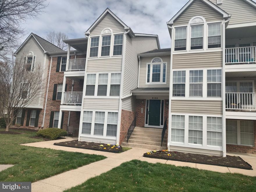 – Prime Location  Gorgeous 2-Bedroom  3 rd Floor , Bright & Airy   Open Floor Plan
 Move-in Ready! Freshly painted with brand-new flooring 
Bright Sunroom/Dining Room The perfect spot to relax and unwind Unbeatable Location! Walk to shopping, dining.