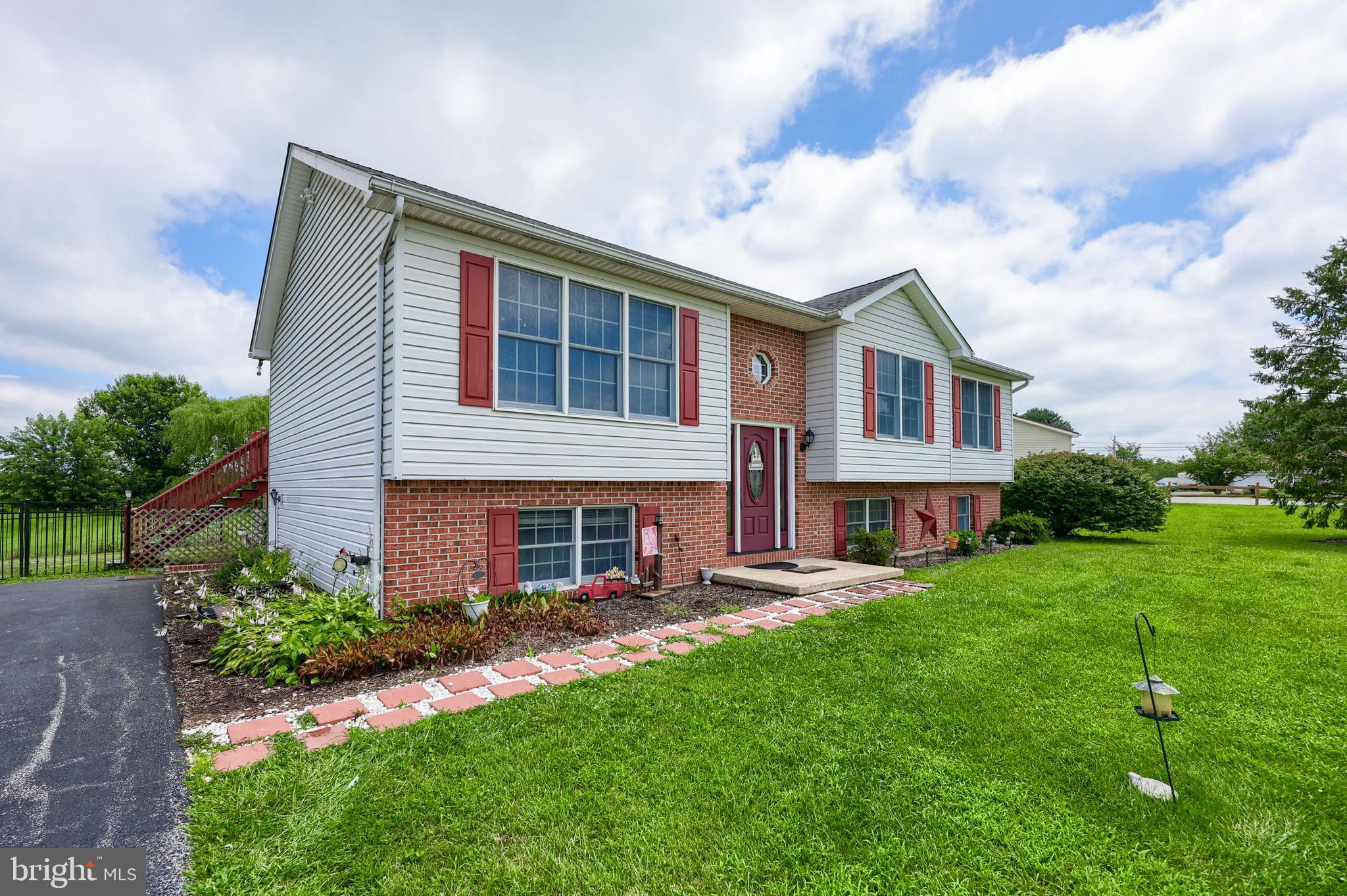 15 HAKES HOLLOW ROAD