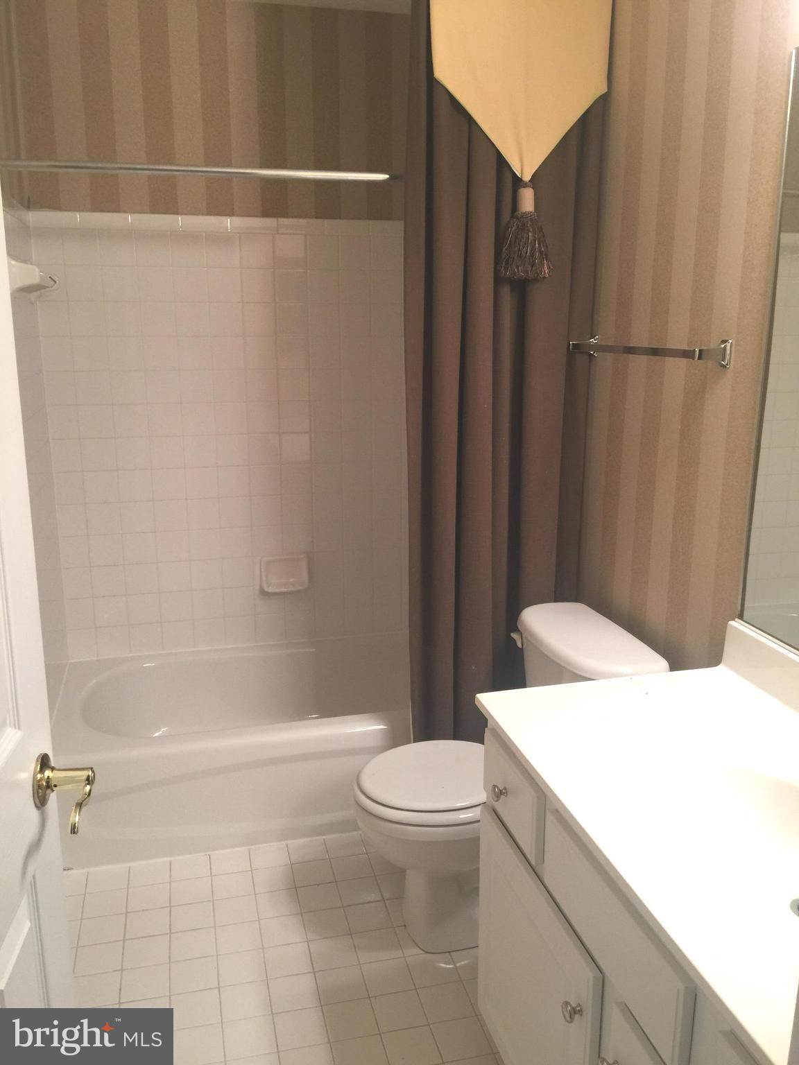 LAKELANDS - Residential Lease