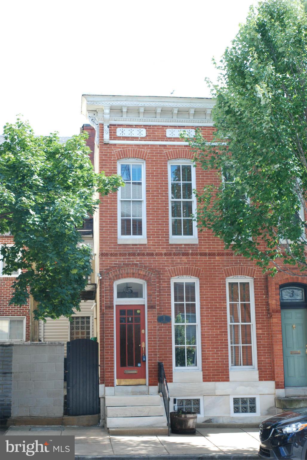 Fully renovated 2 Bedroom house in Federal Hill near Mothers, Cross Street Market and all of the amenities of Light Street. Gourmet kitchen with Thermador stove, stainless steel appliances, end extra pantry cabinets. Recessed lighting and exposed brick throughout home. Large private patio and rooftop deck with clear view of M&T Stadium. Bose surround sound in LR and whole house speakers.