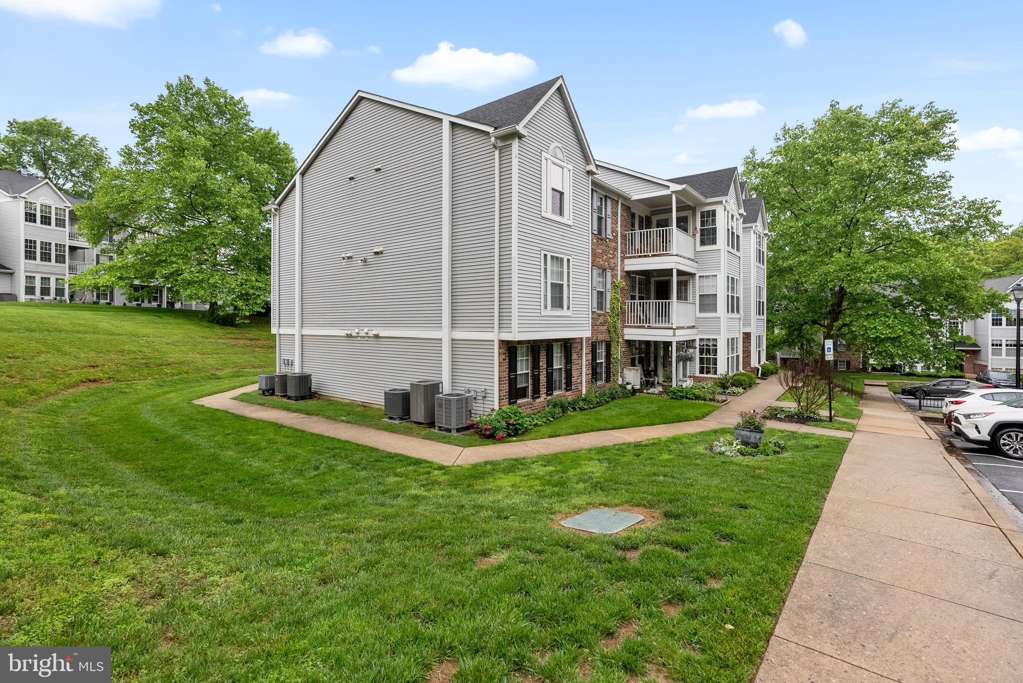 BRENTWOOD MANOR - Residential
