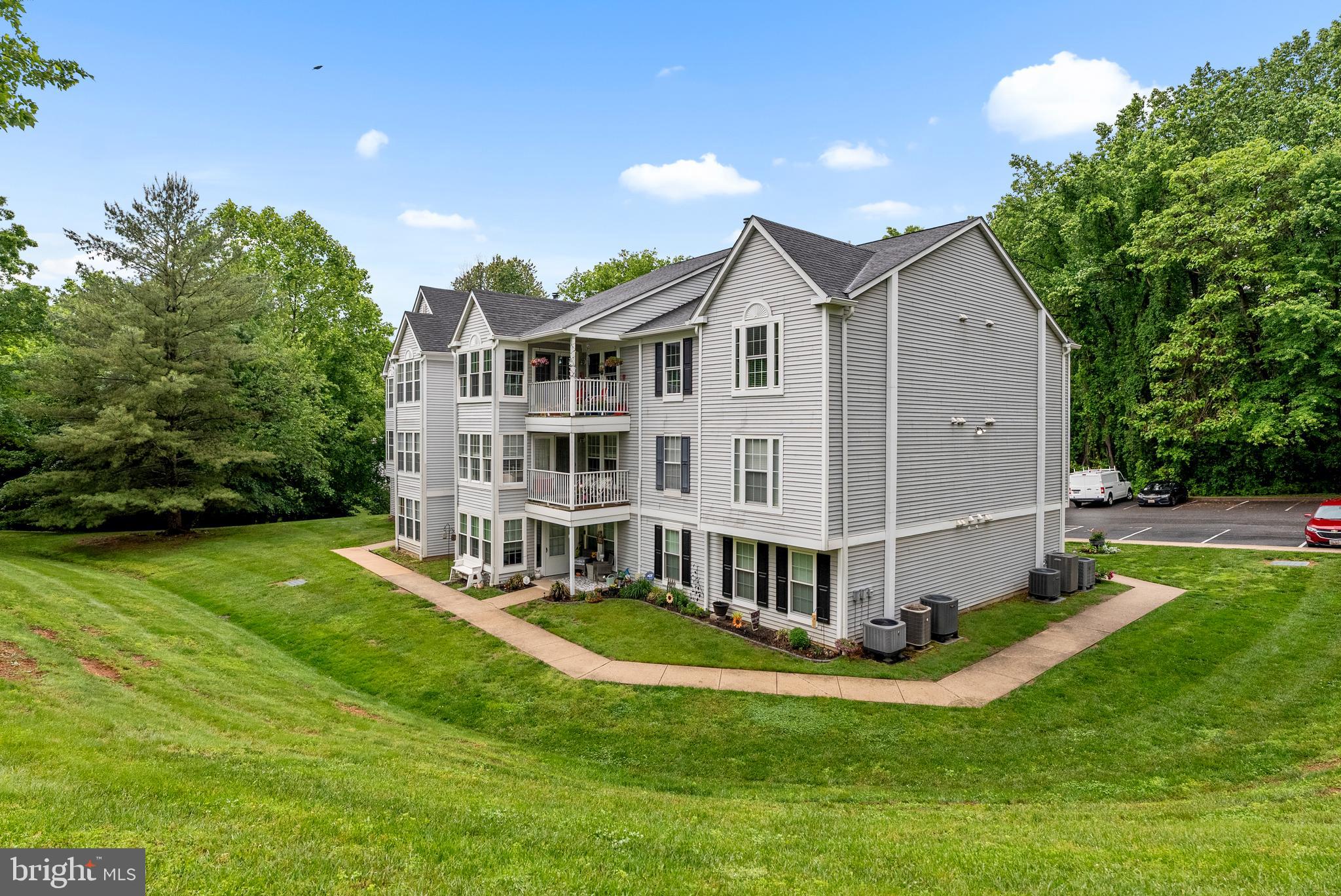 BRENTWOOD MANOR - Residential