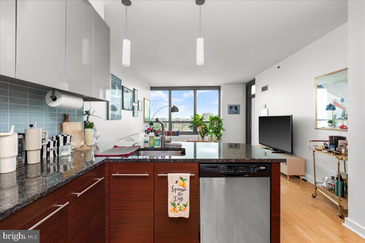 RITTENHOUSE SQUARE - Residential Lease