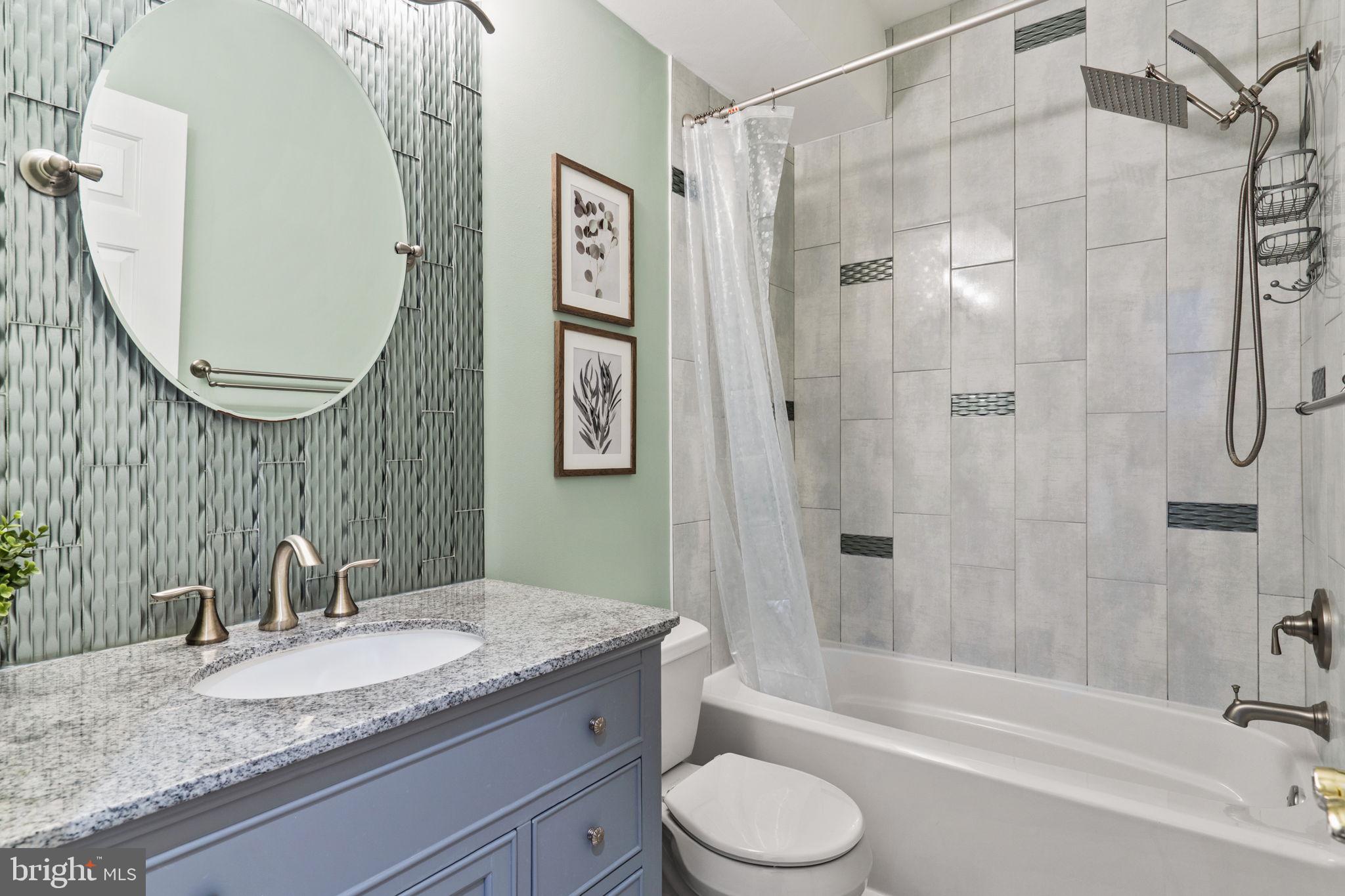 QUEEN VILLAGE - Residential