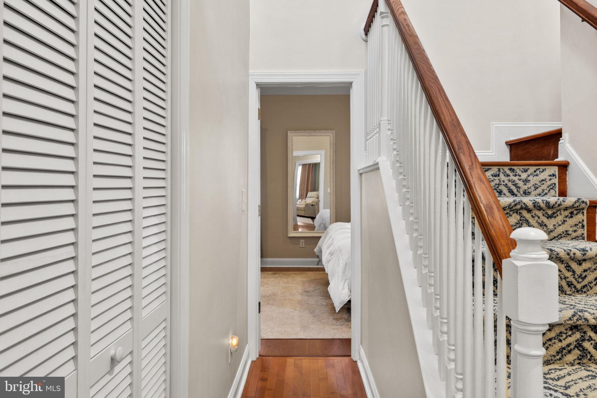 QUEEN VILLAGE - Residential