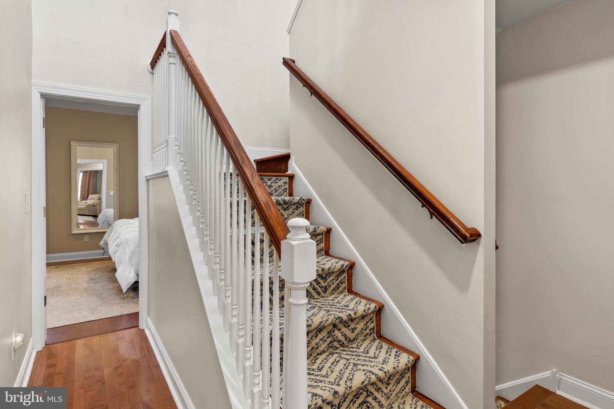 QUEEN VILLAGE - Residential