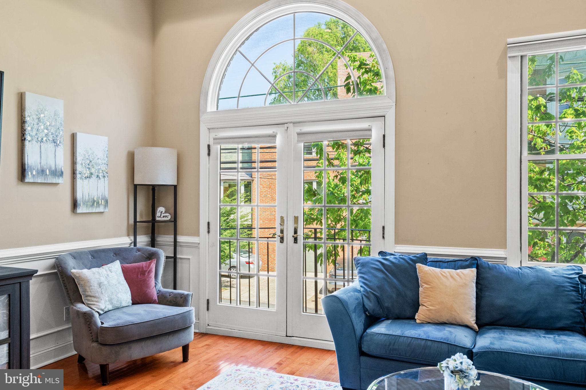 QUEEN VILLAGE - Residential