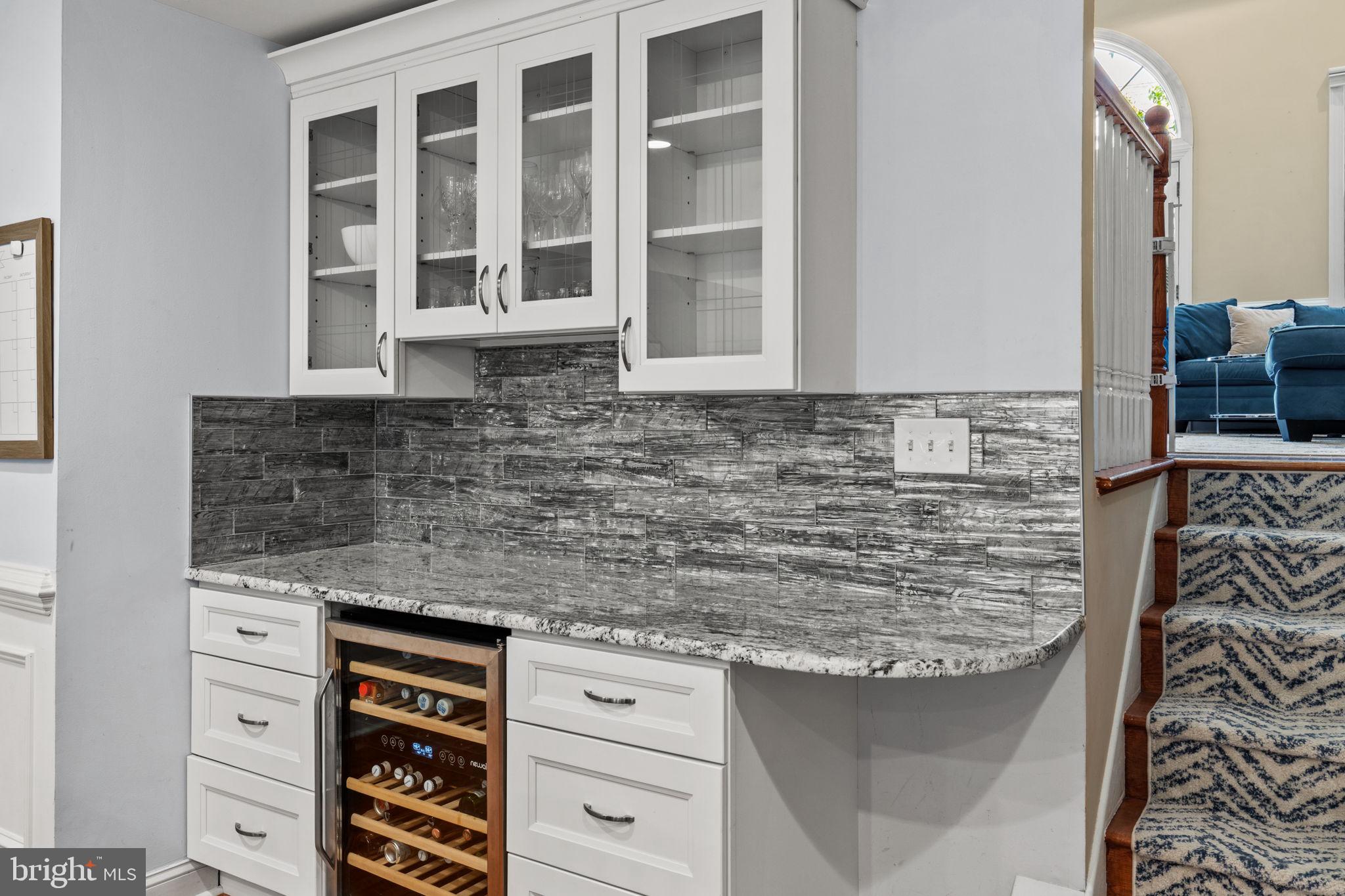 QUEEN VILLAGE - Residential