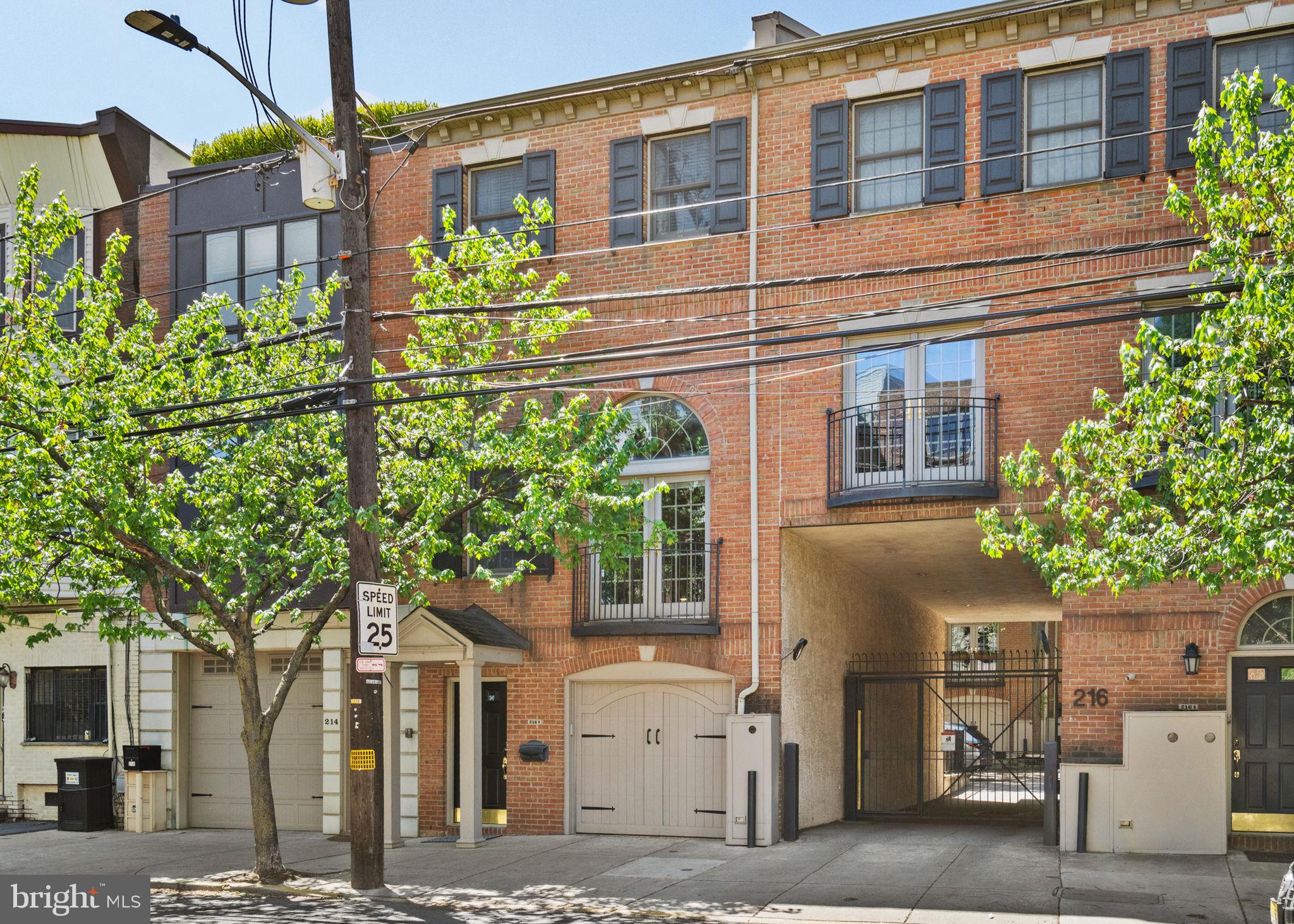 QUEEN VILLAGE - Residential