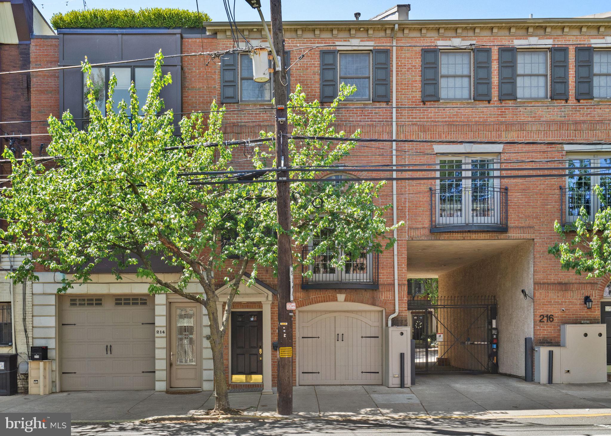 QUEEN VILLAGE - Residential