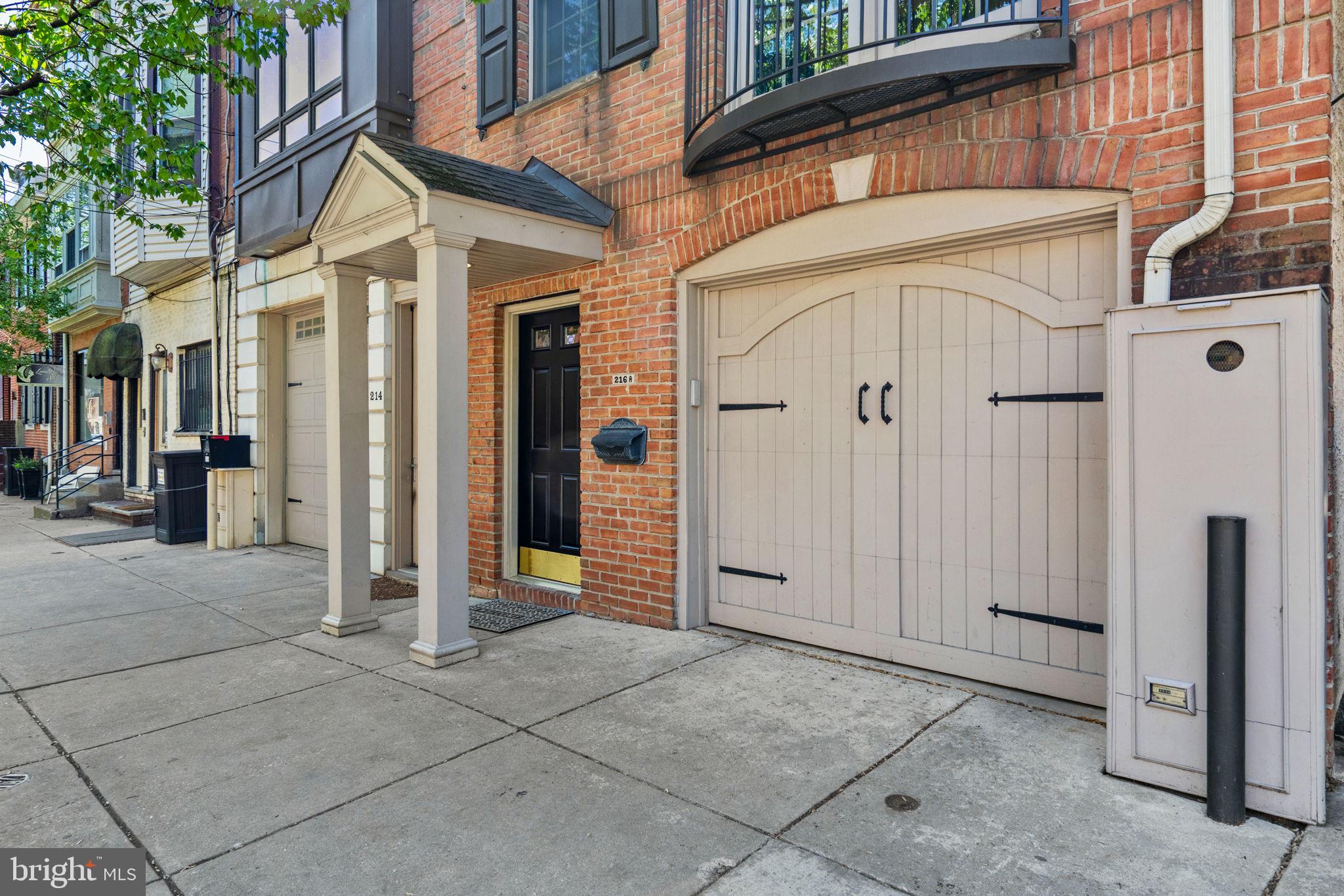 QUEEN VILLAGE - Residential