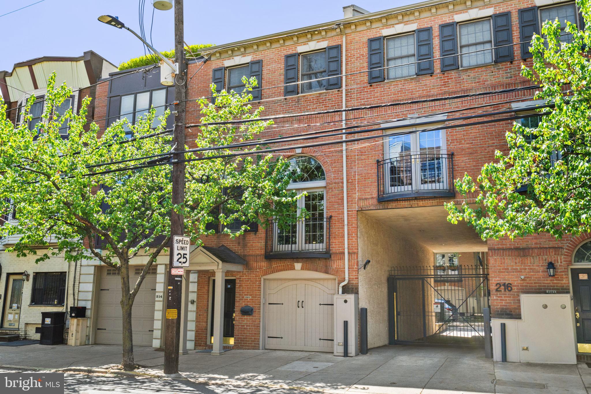 QUEEN VILLAGE - Residential