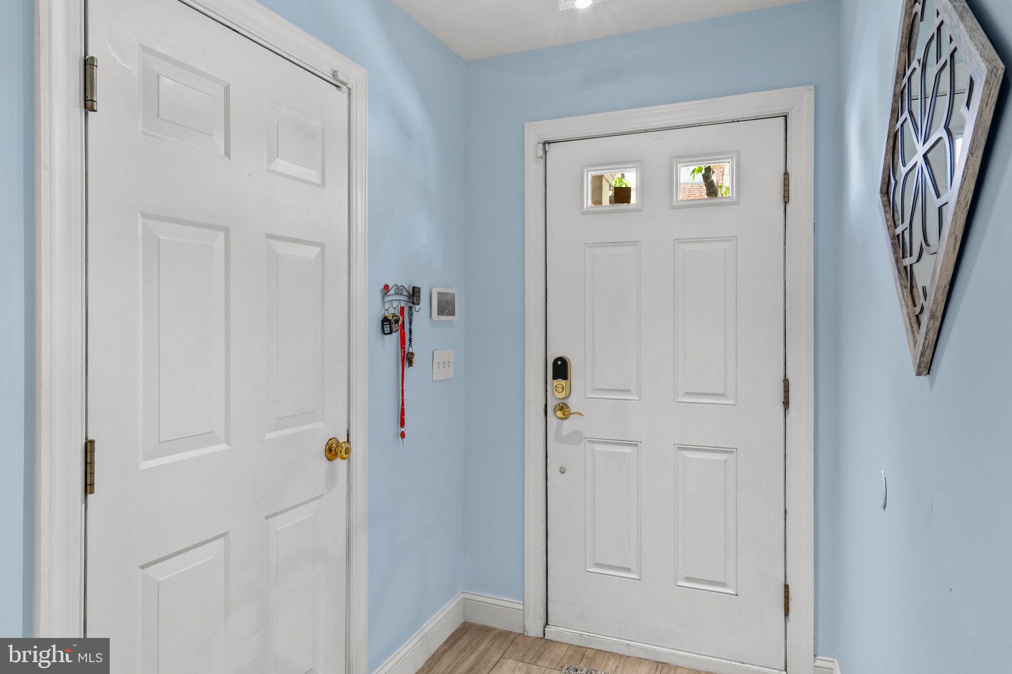 QUEEN VILLAGE - Residential