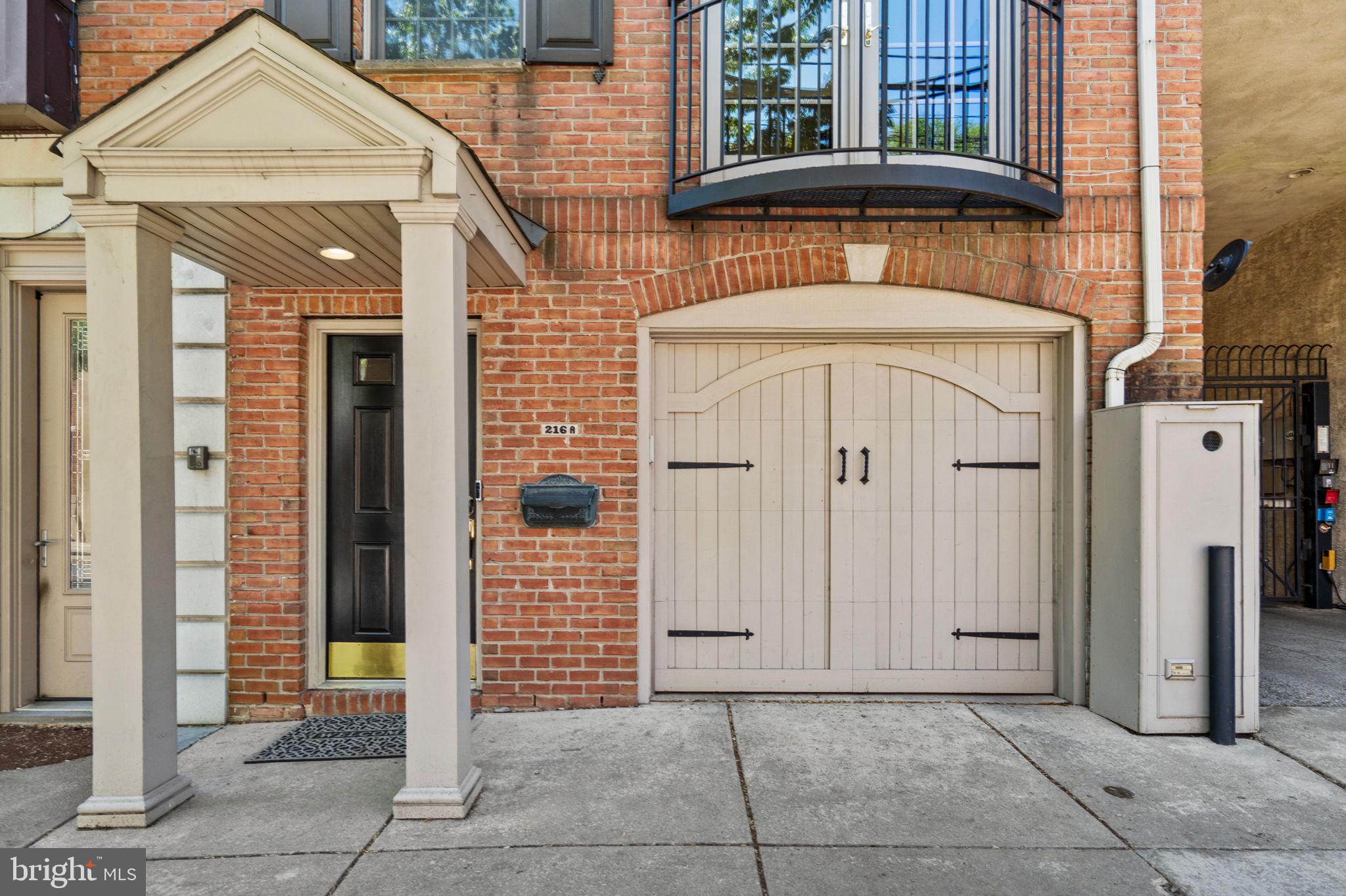 QUEEN VILLAGE - Residential