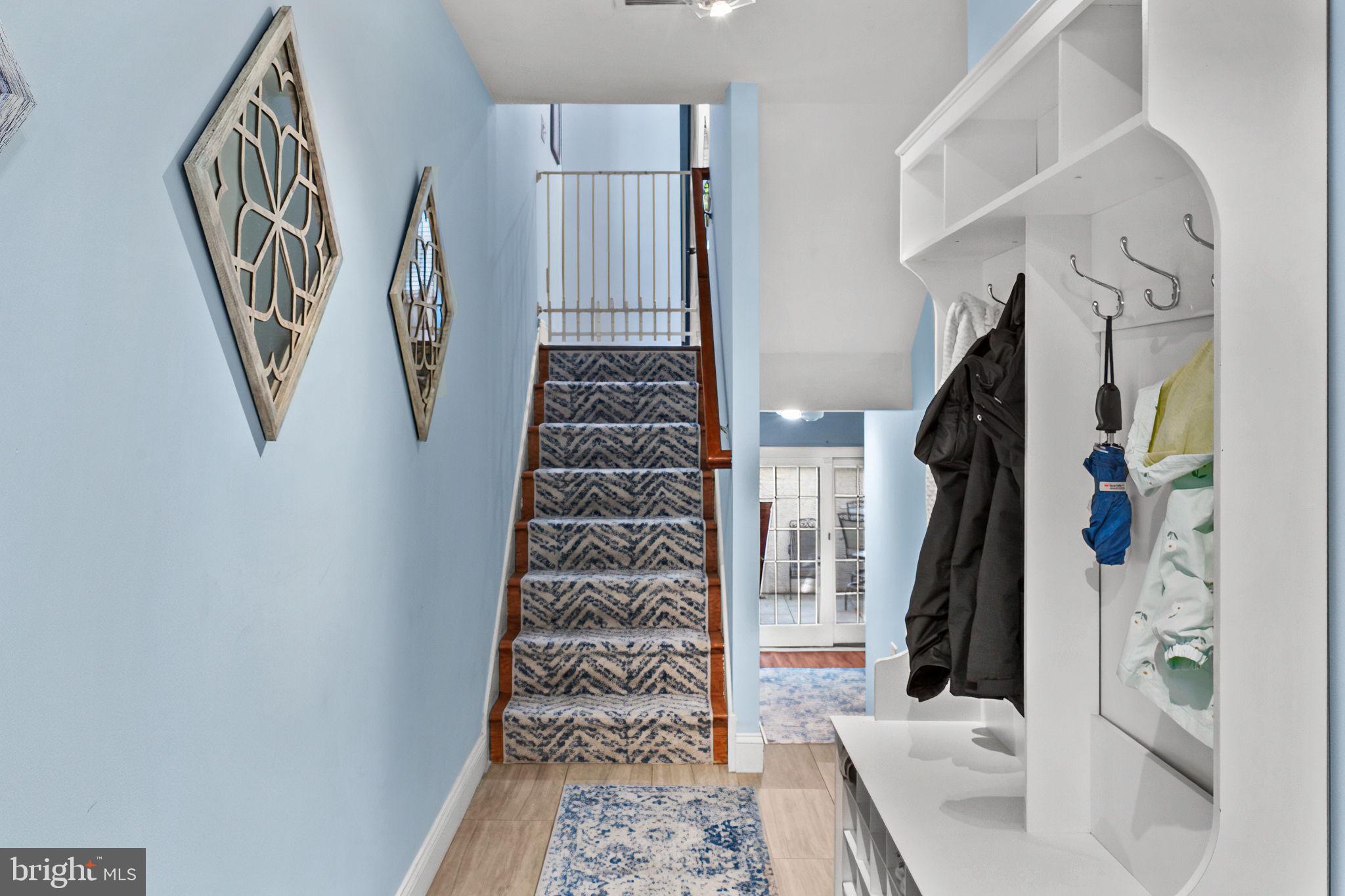 QUEEN VILLAGE - Residential