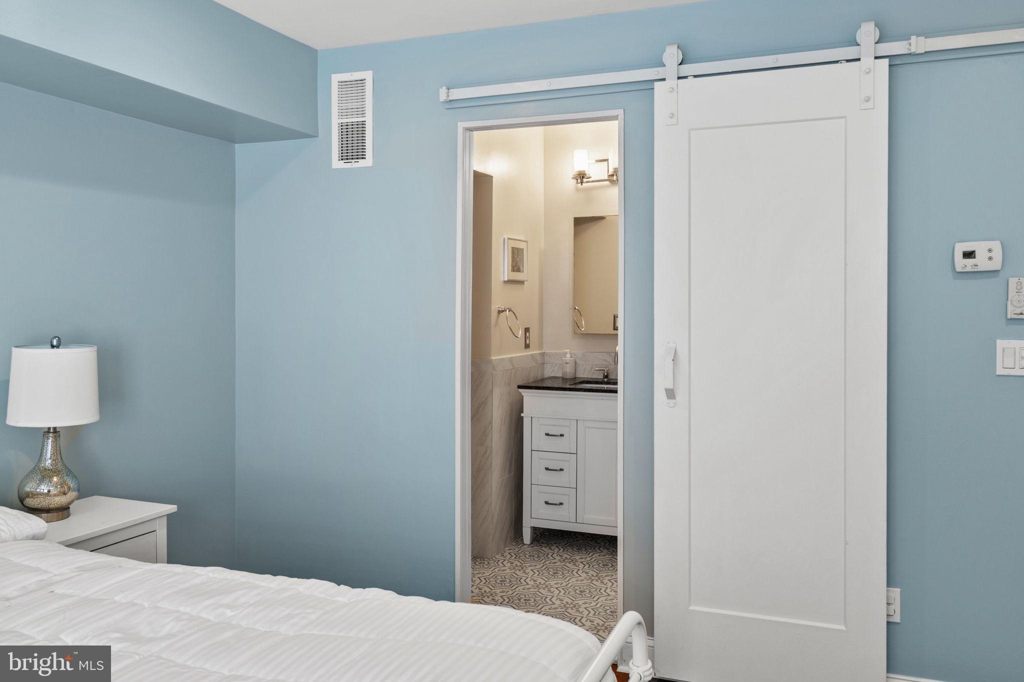 QUEEN VILLAGE - Residential