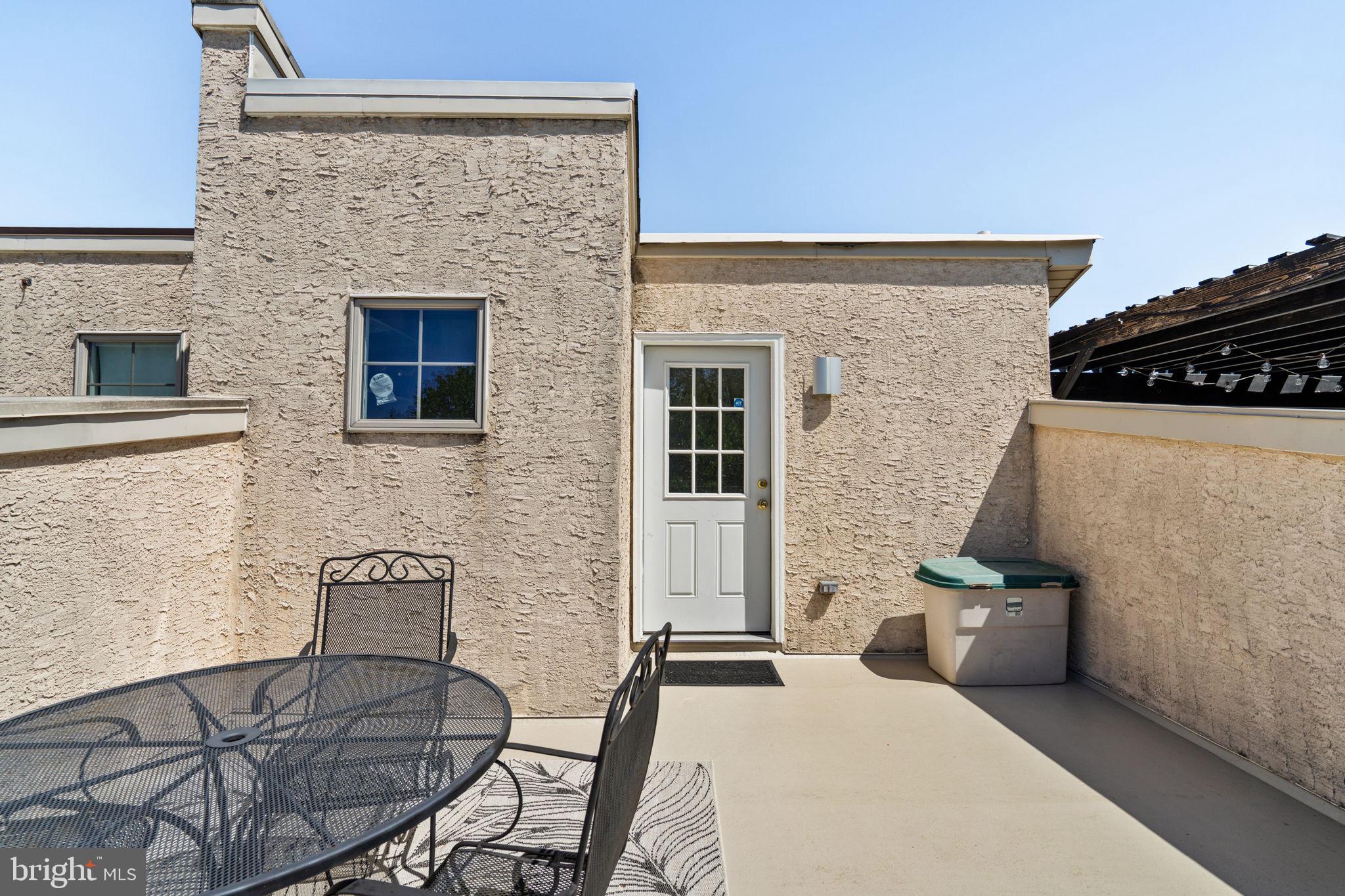 QUEEN VILLAGE - Residential