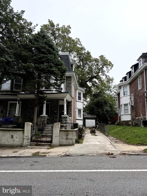 Townhouse For Sale - 528 E Johnson Street<br/> PHILADELPHIA, PA 19144