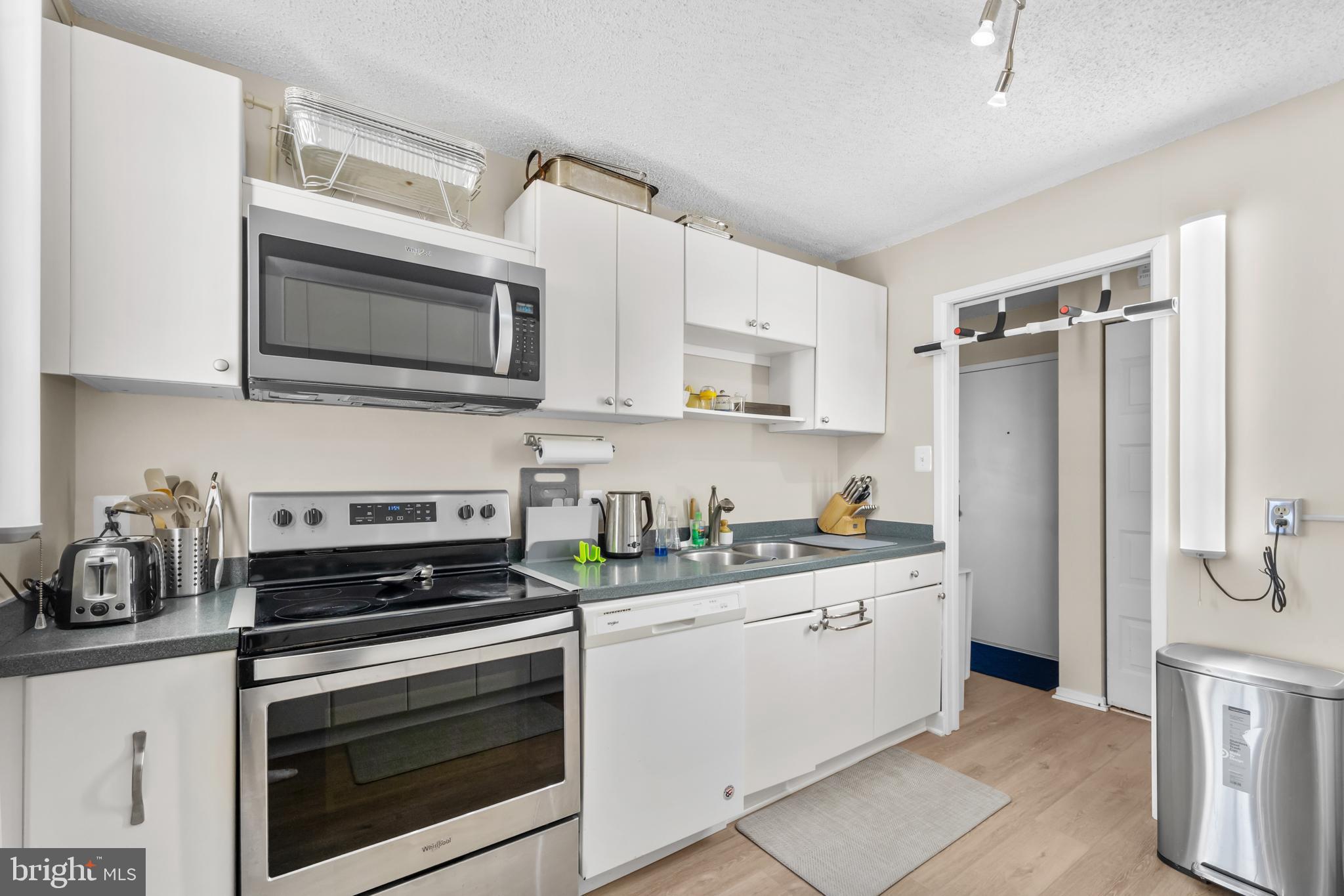 IDYLWOOD TOWERS CONDO - Residential