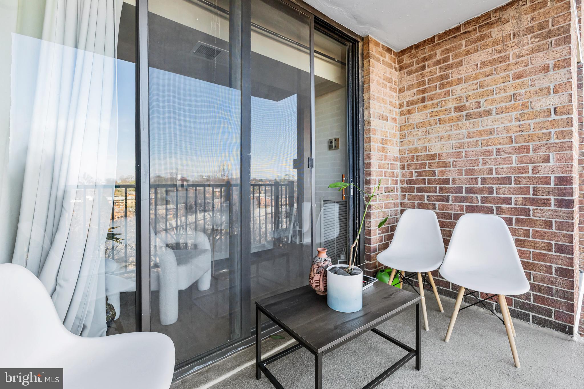 IDYLWOOD TOWERS CONDO - Residential