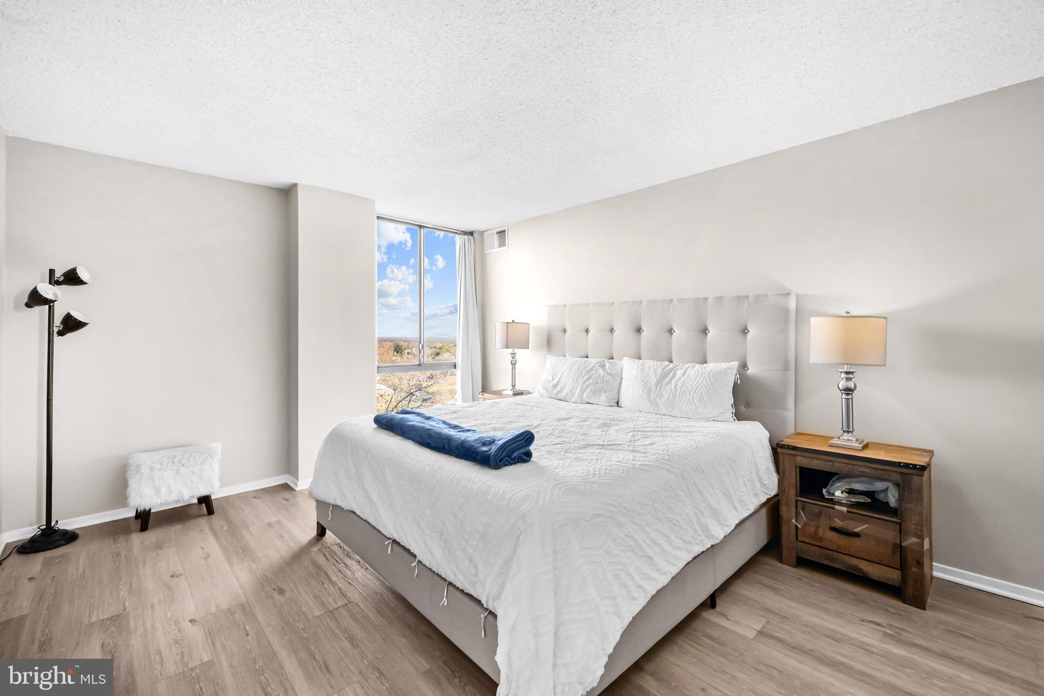 IDYLWOOD TOWERS CONDO - Residential