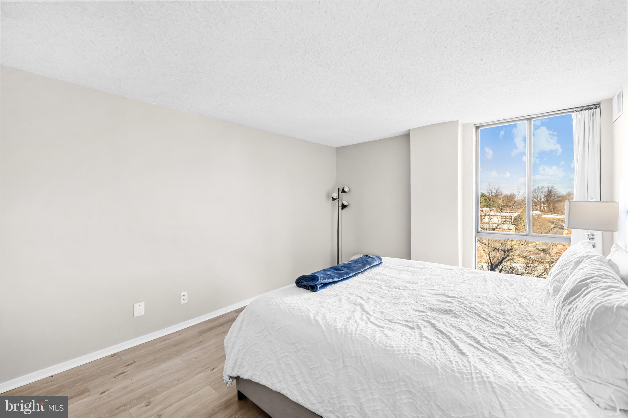 IDYLWOOD TOWERS CONDO - Residential