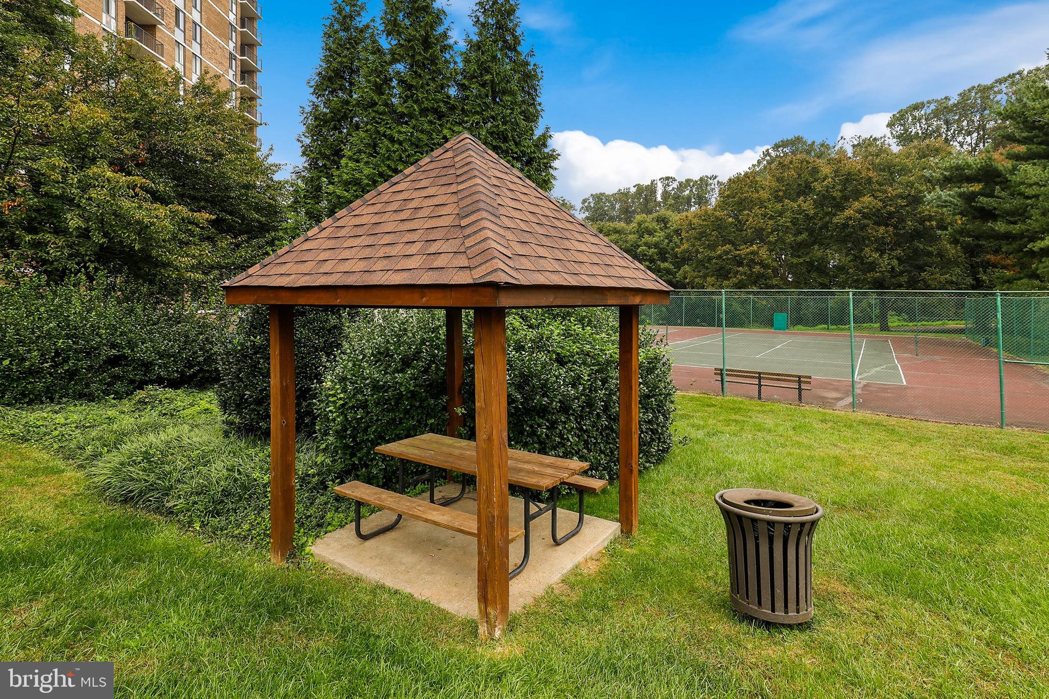 IDYLWOOD TOWERS CONDO - Residential