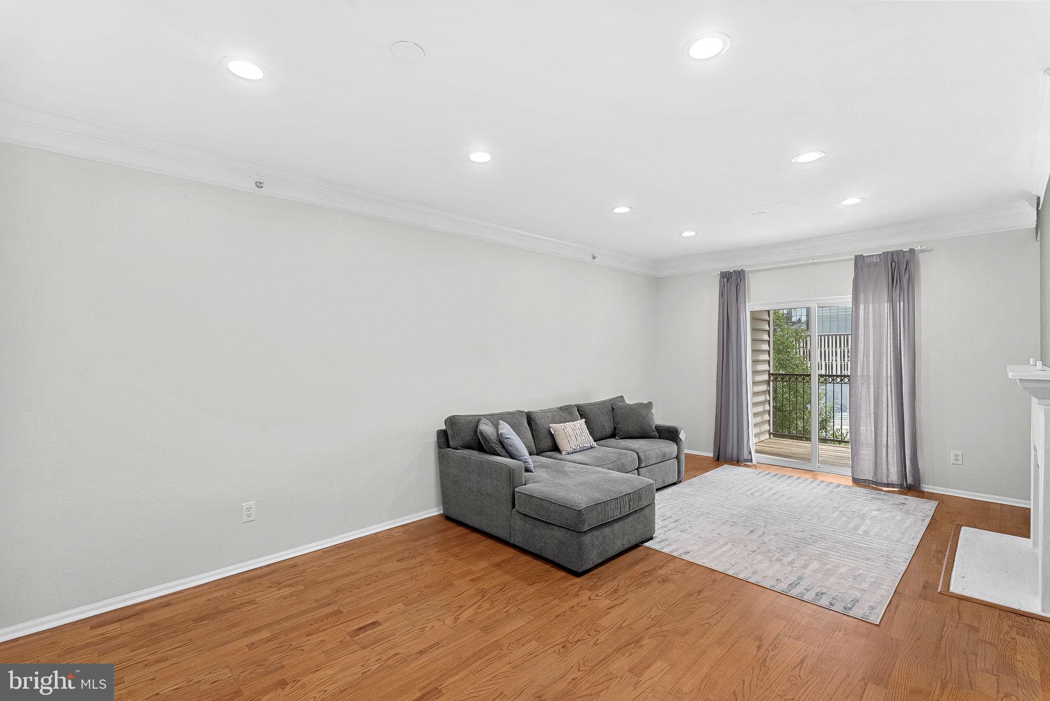 1521 SPRING GATE DRIVE 10406