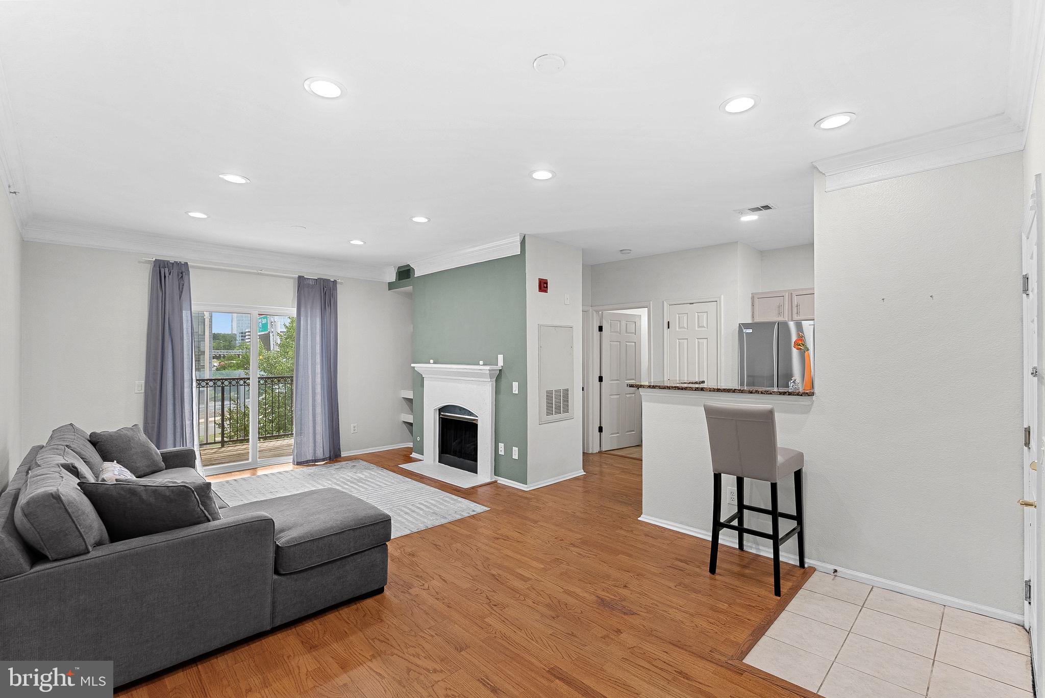 1521 SPRING GATE DRIVE 10406