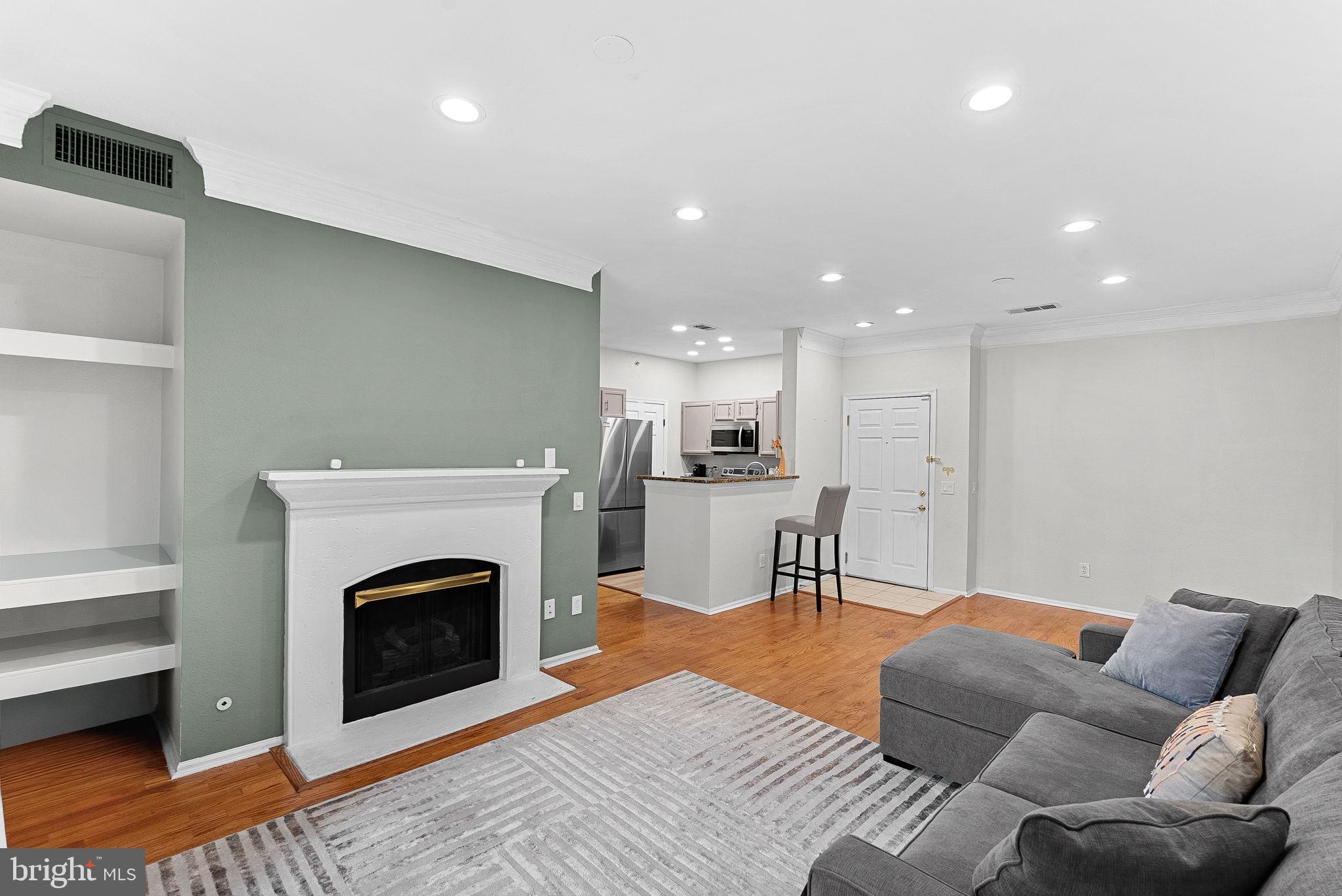 1521 SPRING GATE DRIVE 10406