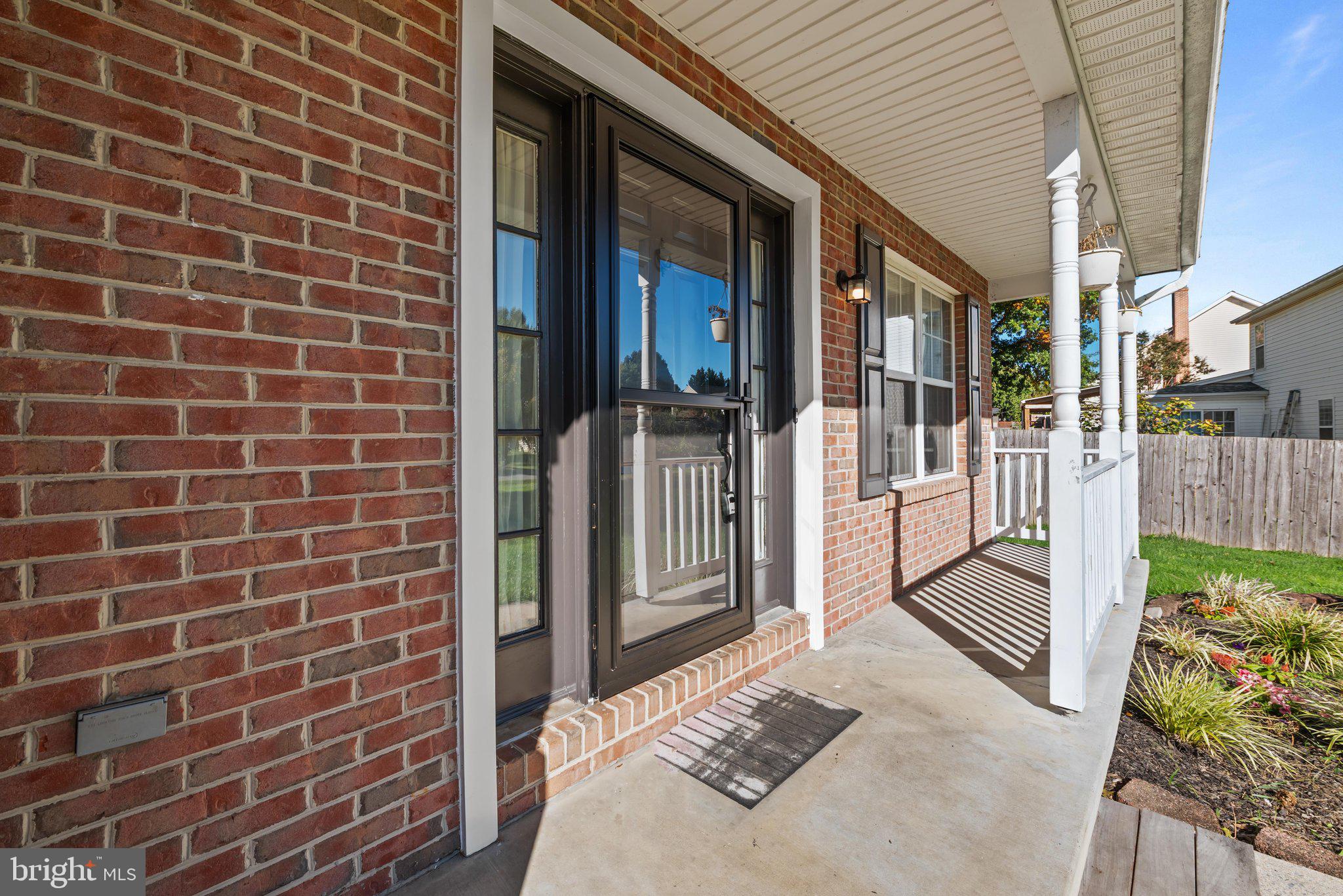 6 THOMPSON COURT