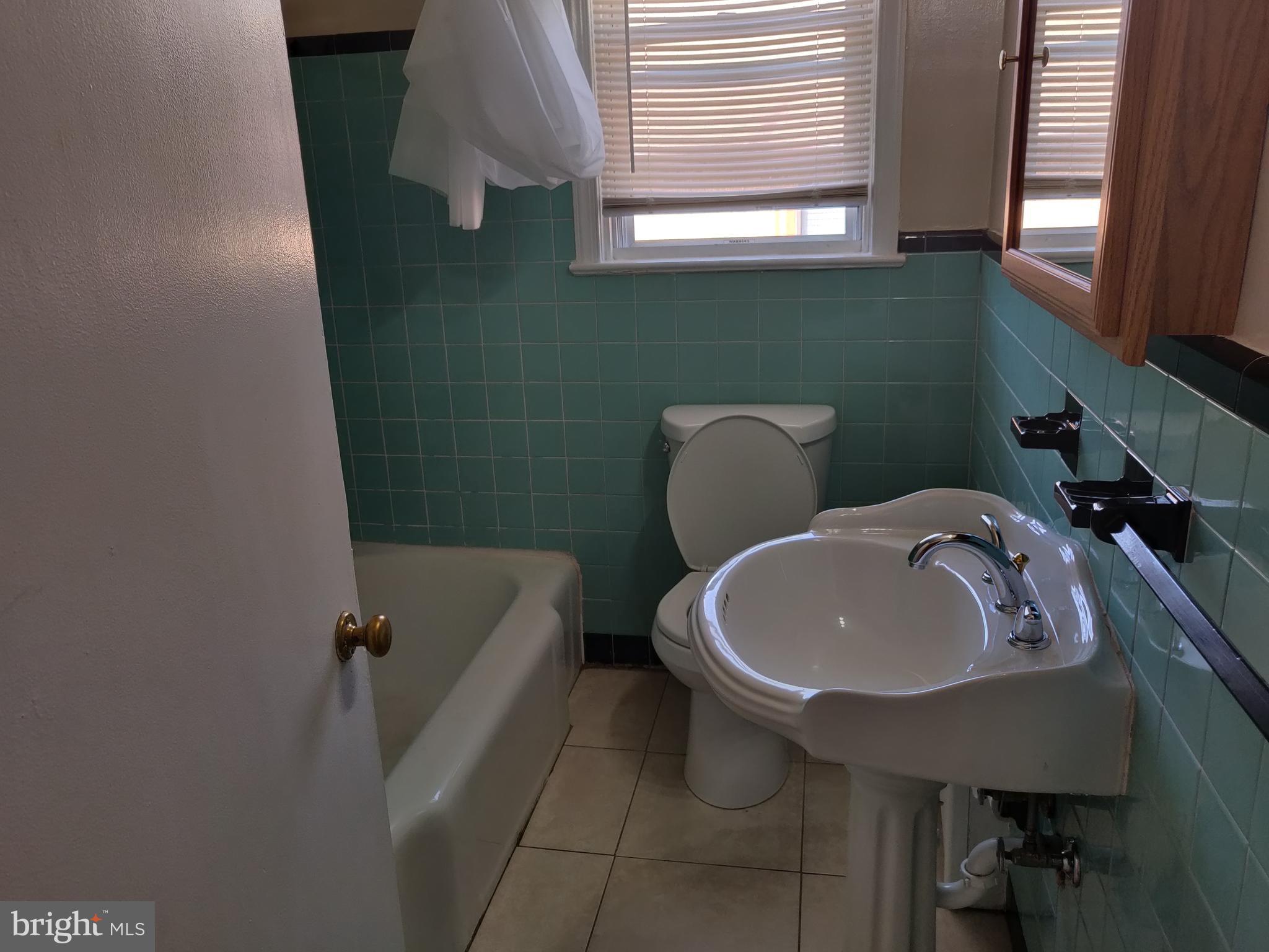 PHILADELPHIA (NORTHWEST) - Residential Lease