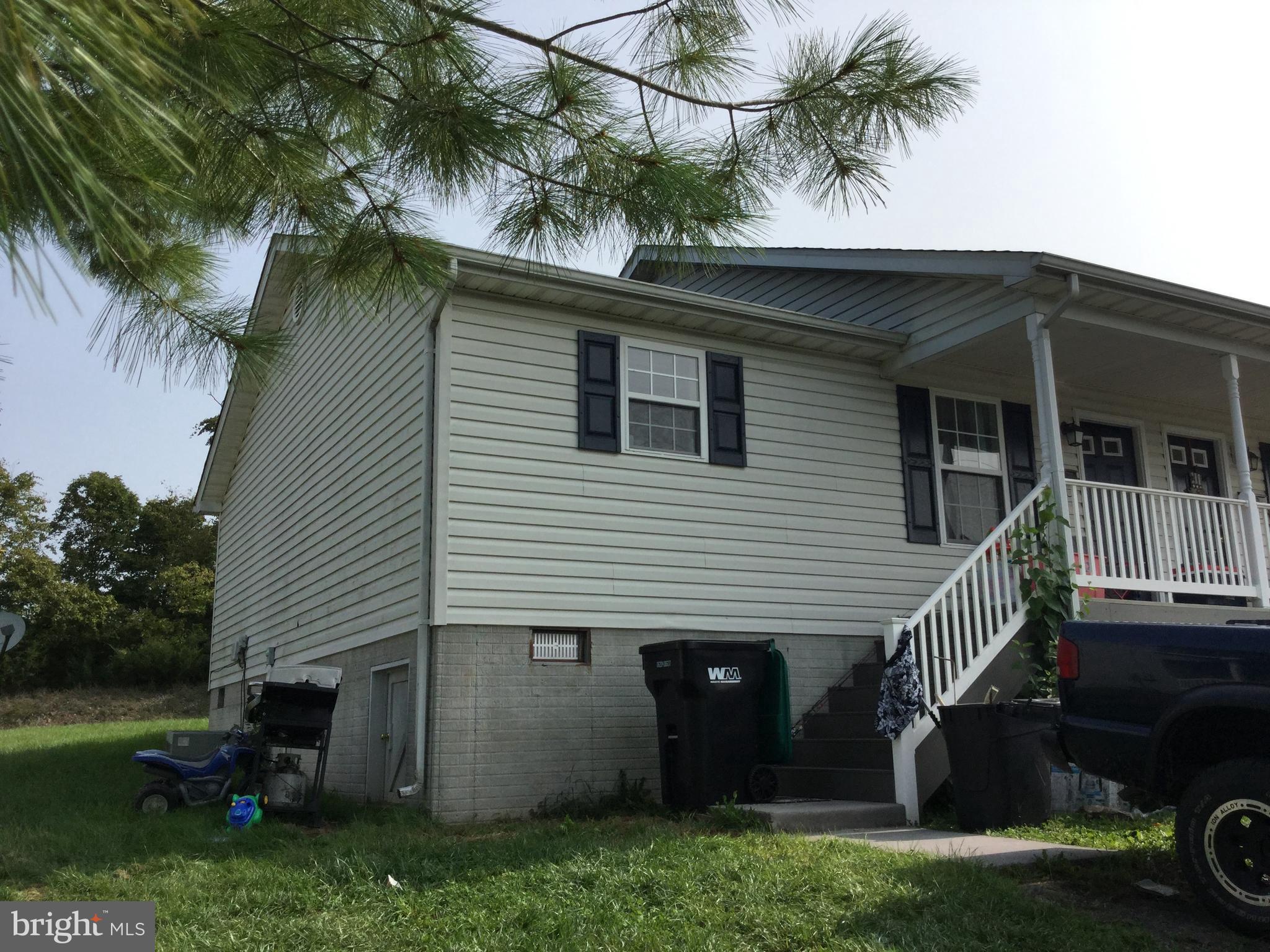 DAVIS STRASBURG - Residential Lease