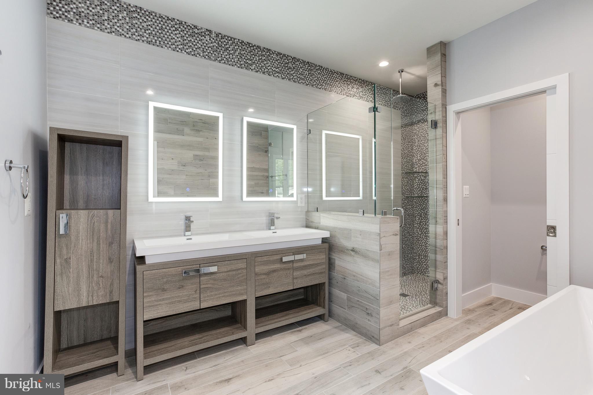 REGENCY ESTATES - Residential