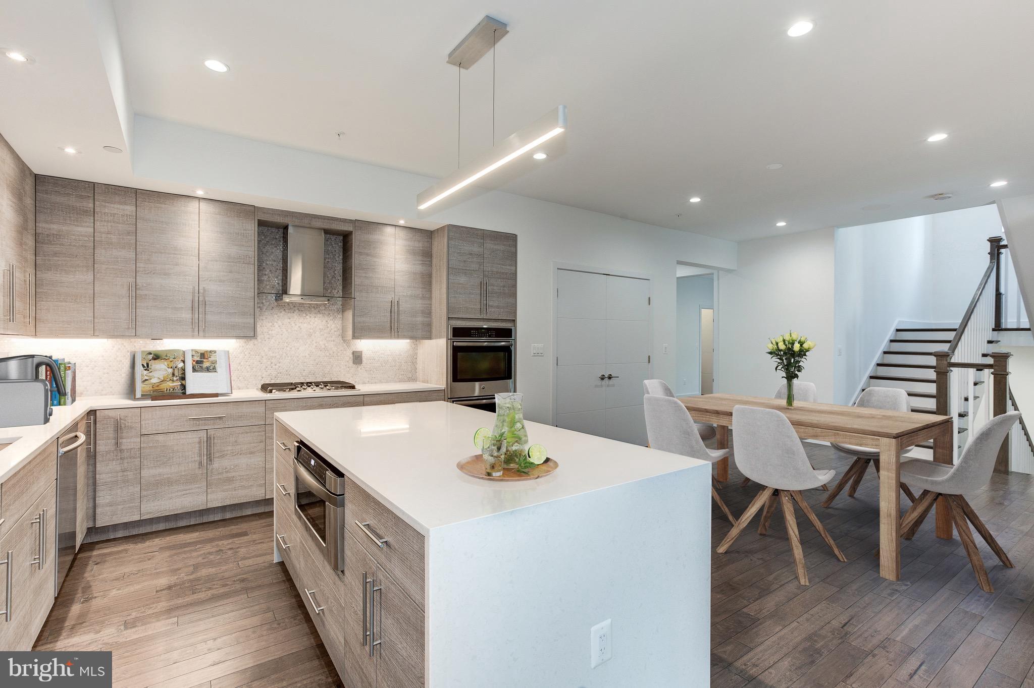 REGENCY ESTATES - Residential