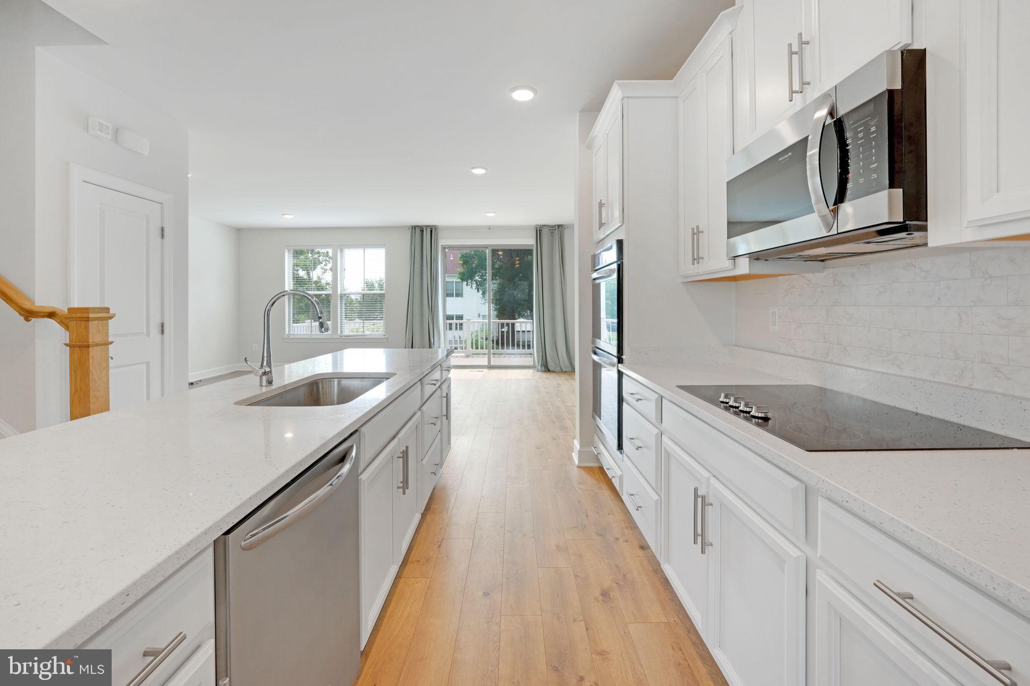45399 DAVENO SQUARE