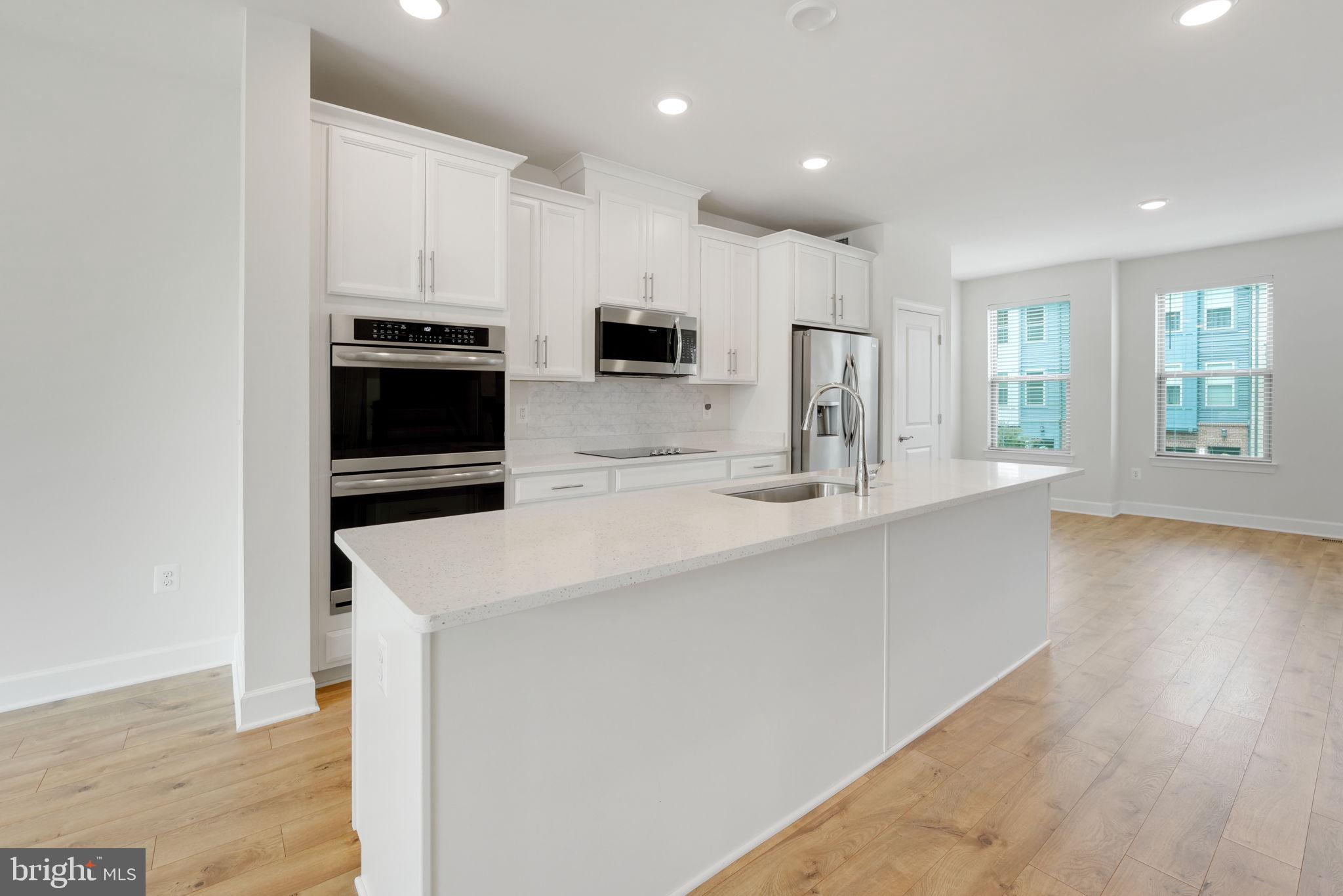 45399 DAVENO SQUARE
