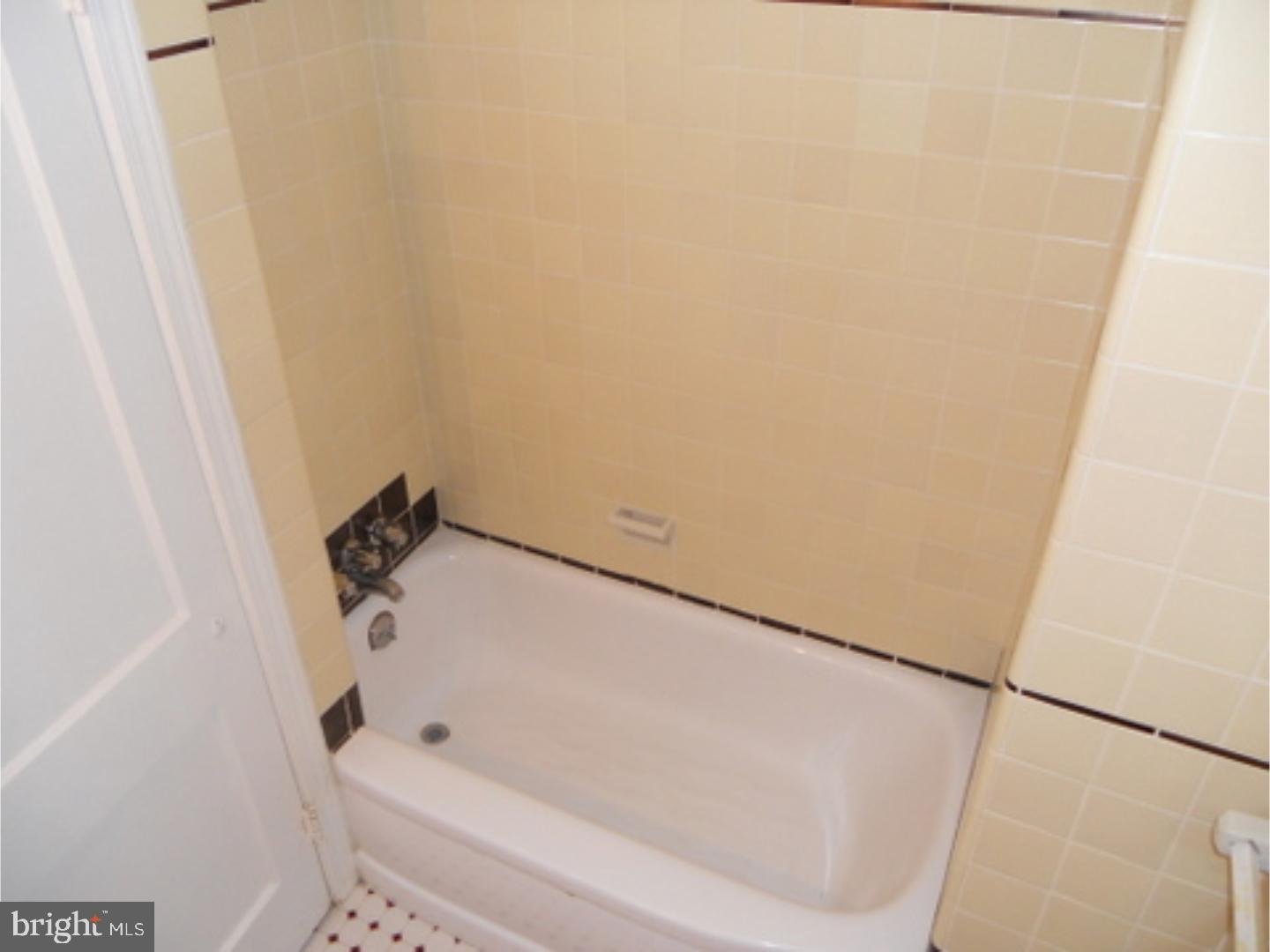 EAST FALLS - Residential Lease