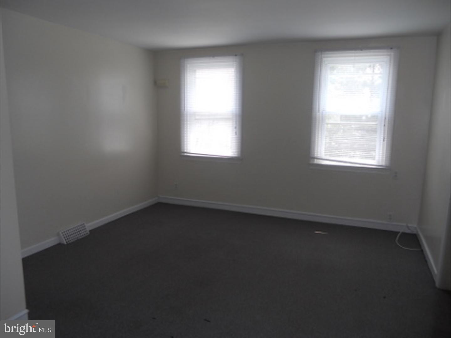 EAST FALLS - Residential Lease