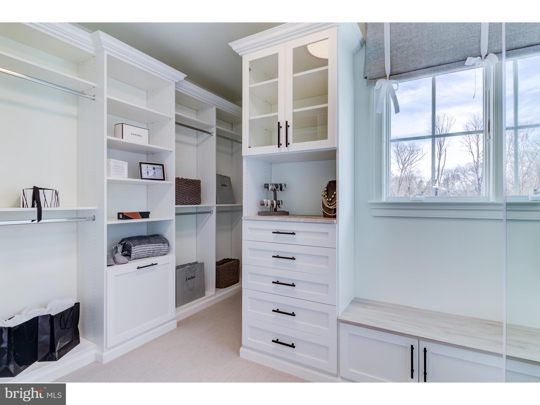 KNOBB HILL - Residential