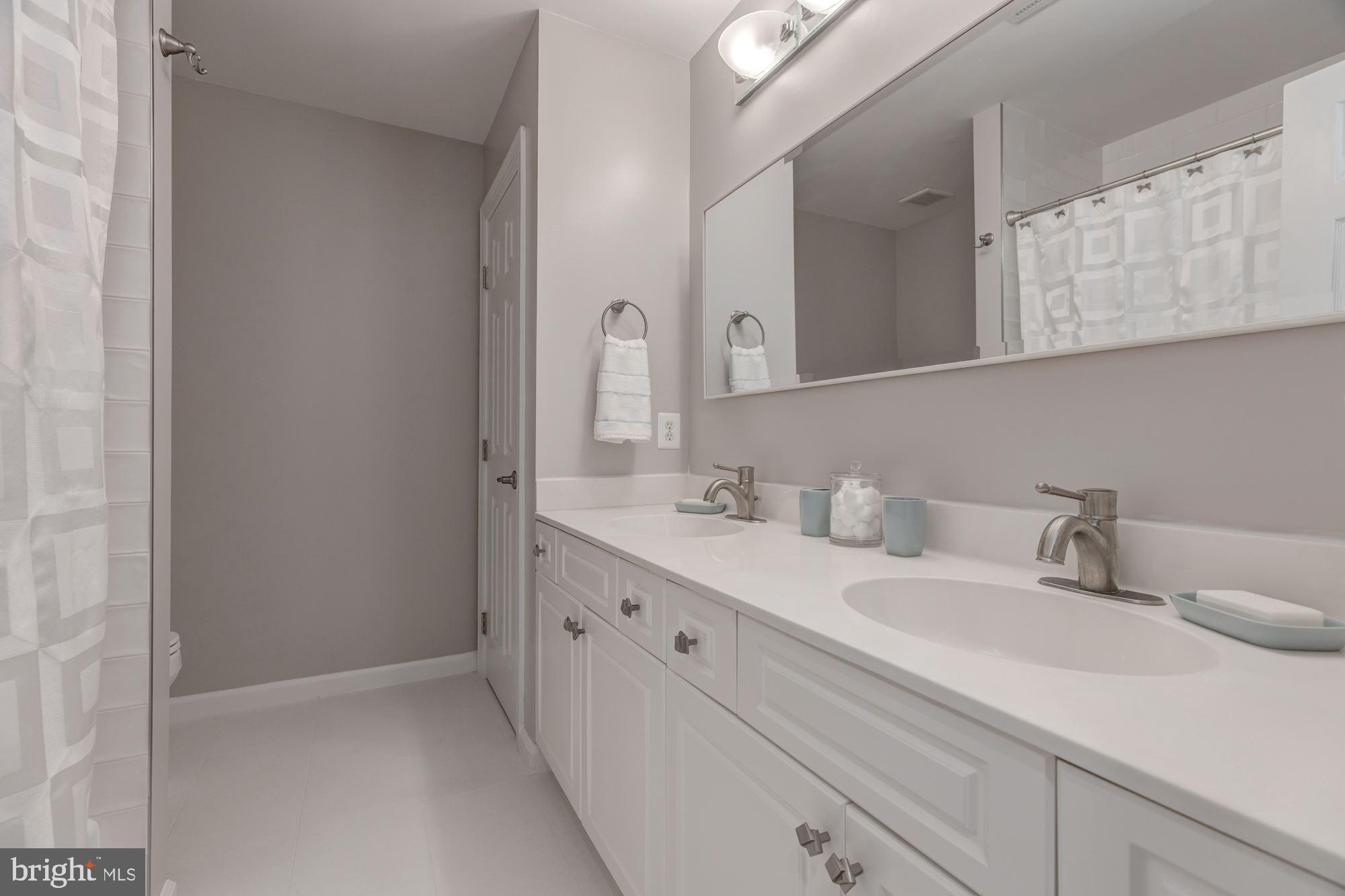 MCINTOSH MANOR OLDE CHES - Residential