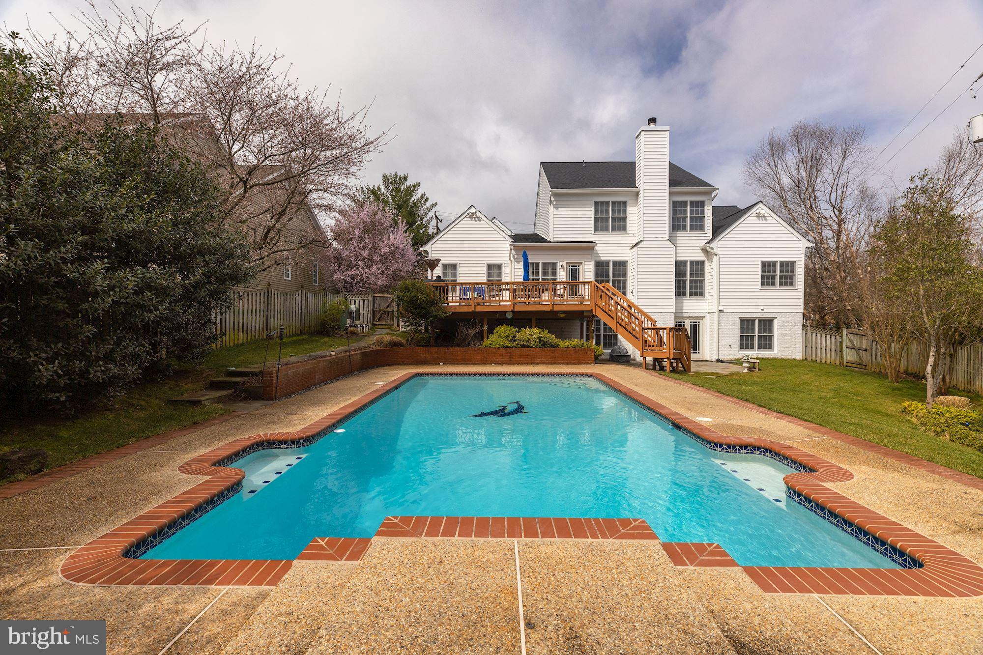 MCINTOSH MANOR OLDE CHES - Residential