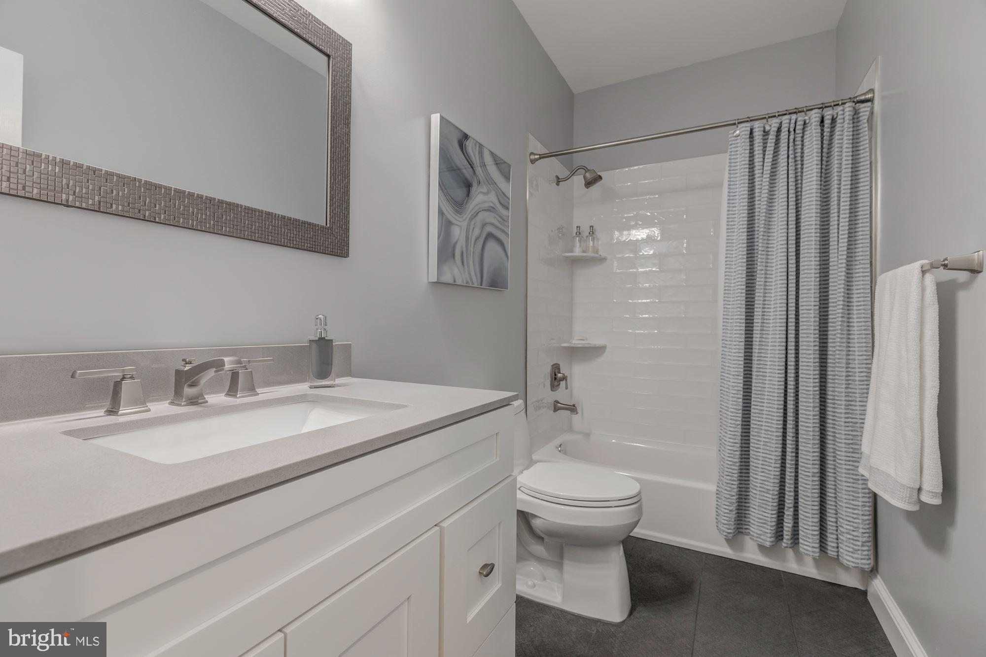 MCINTOSH MANOR OLDE CHES - Residential