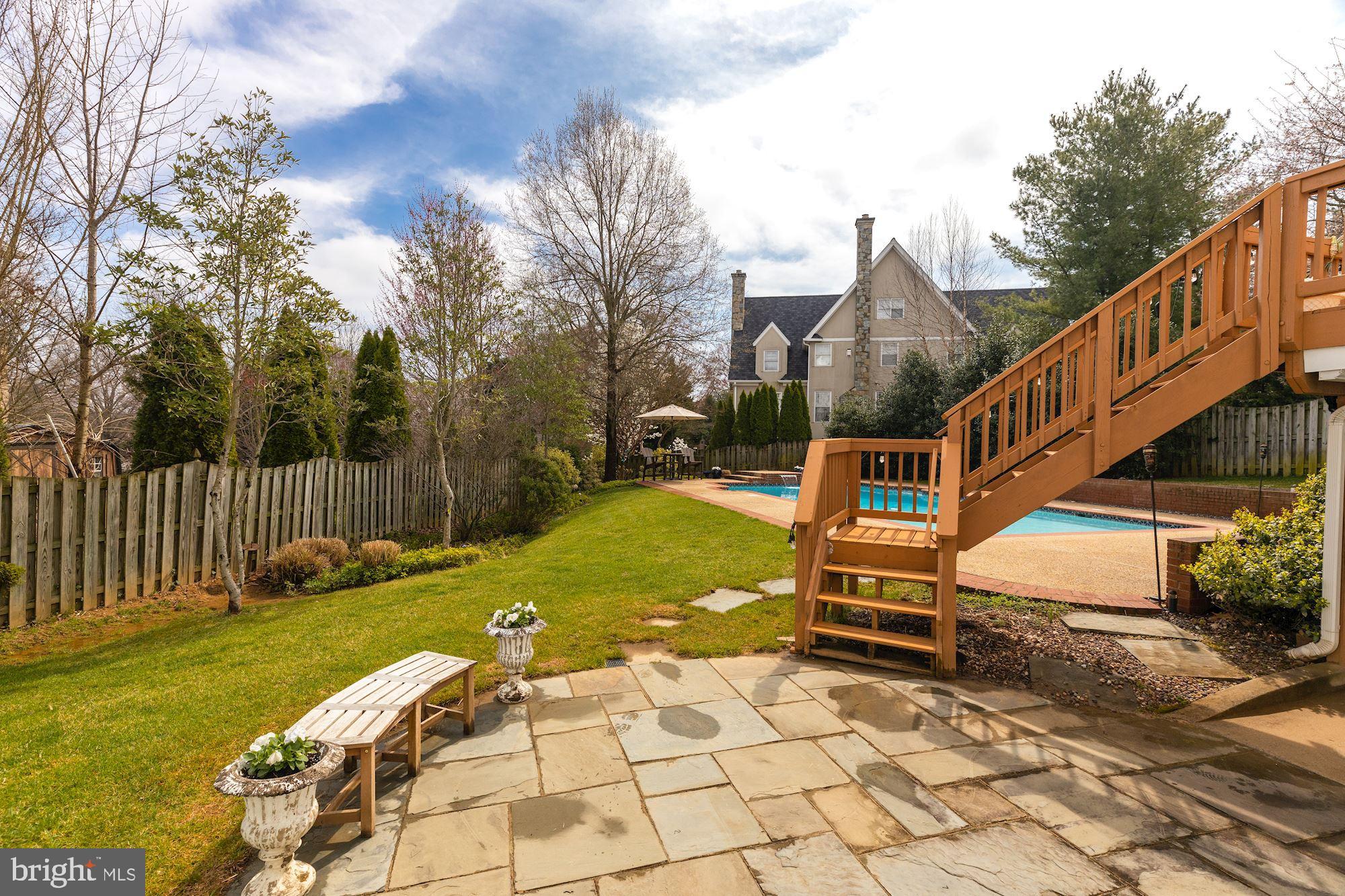 MCINTOSH MANOR OLDE CHES - Residential