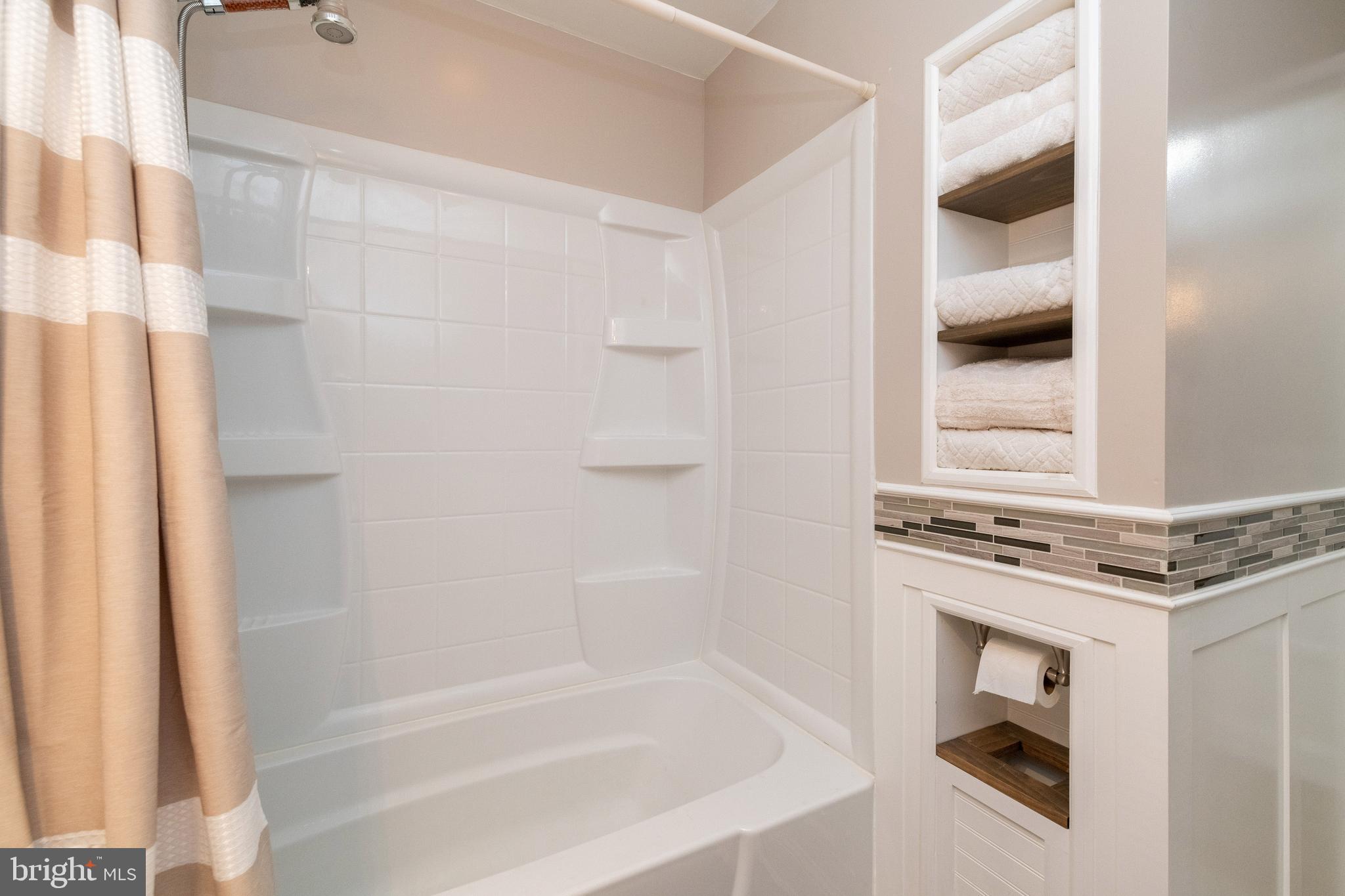 WAKEFIELD MEADOWS - Residential