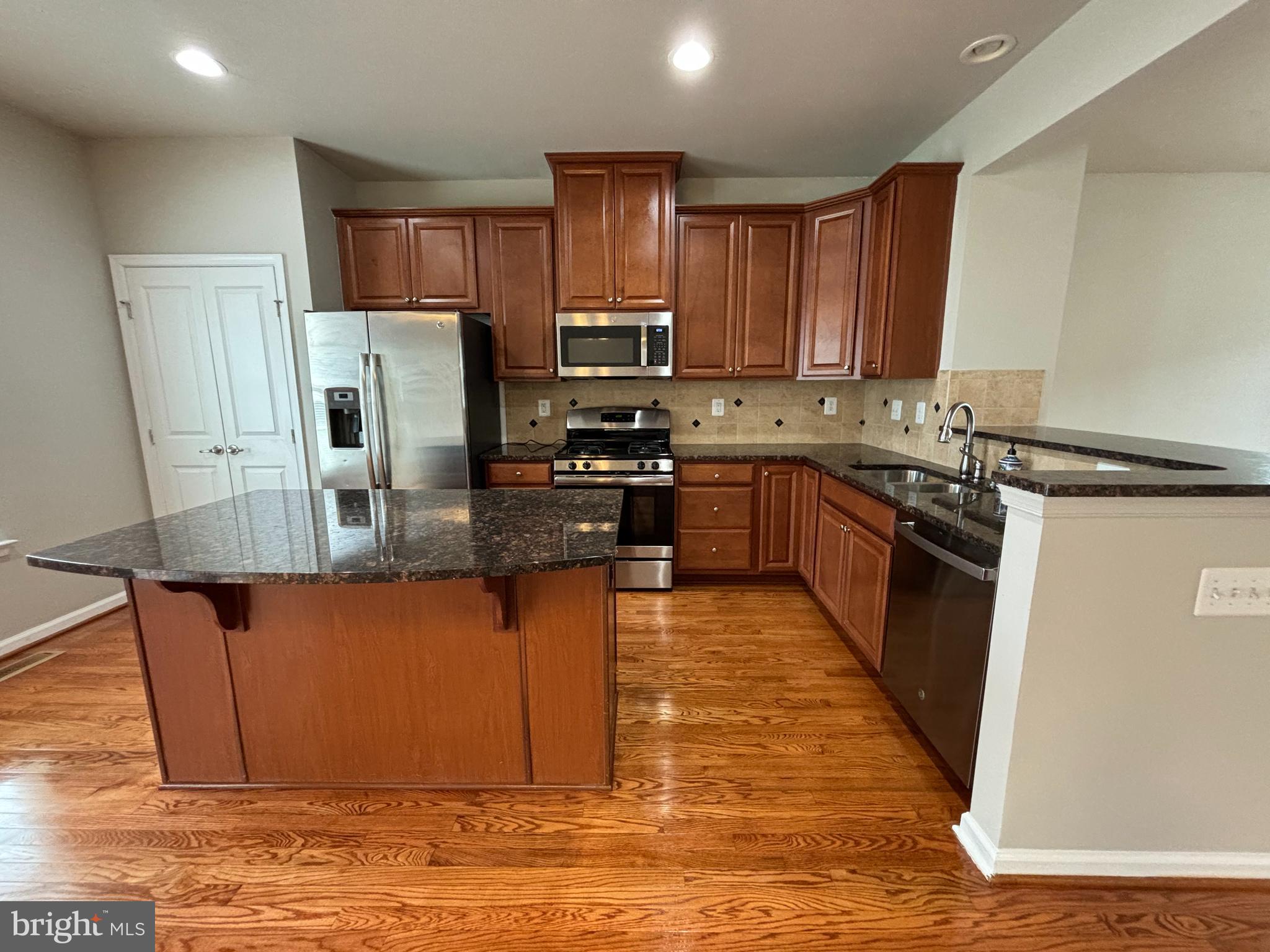 LAKE FREDERICK - Residential Lease