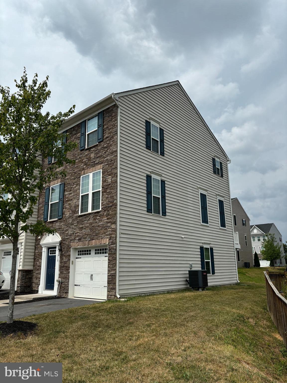 LAKE FREDERICK - Residential Lease