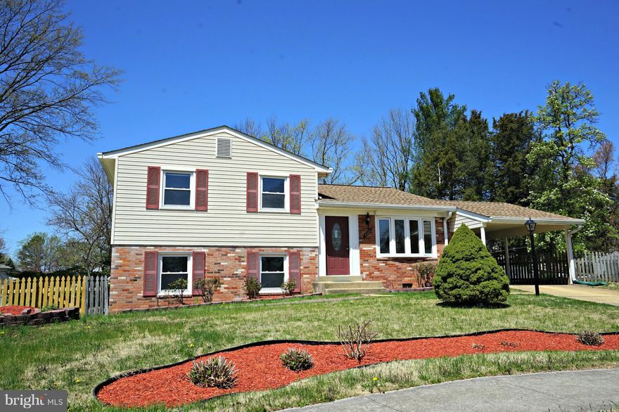 Spacious home with many updates! Gourmet kitchen with new granite counters, top of the line stainless steel appliances, new flooring & water heater, roof & A/C unit.Hardwood floors throughout the main level. Very spacious family room! Bay window & tons of natural light! Lots of parking with carport & paved driveway, cul-de-sac location! Shed for extra storage & spacious yard.Home warranty incl.